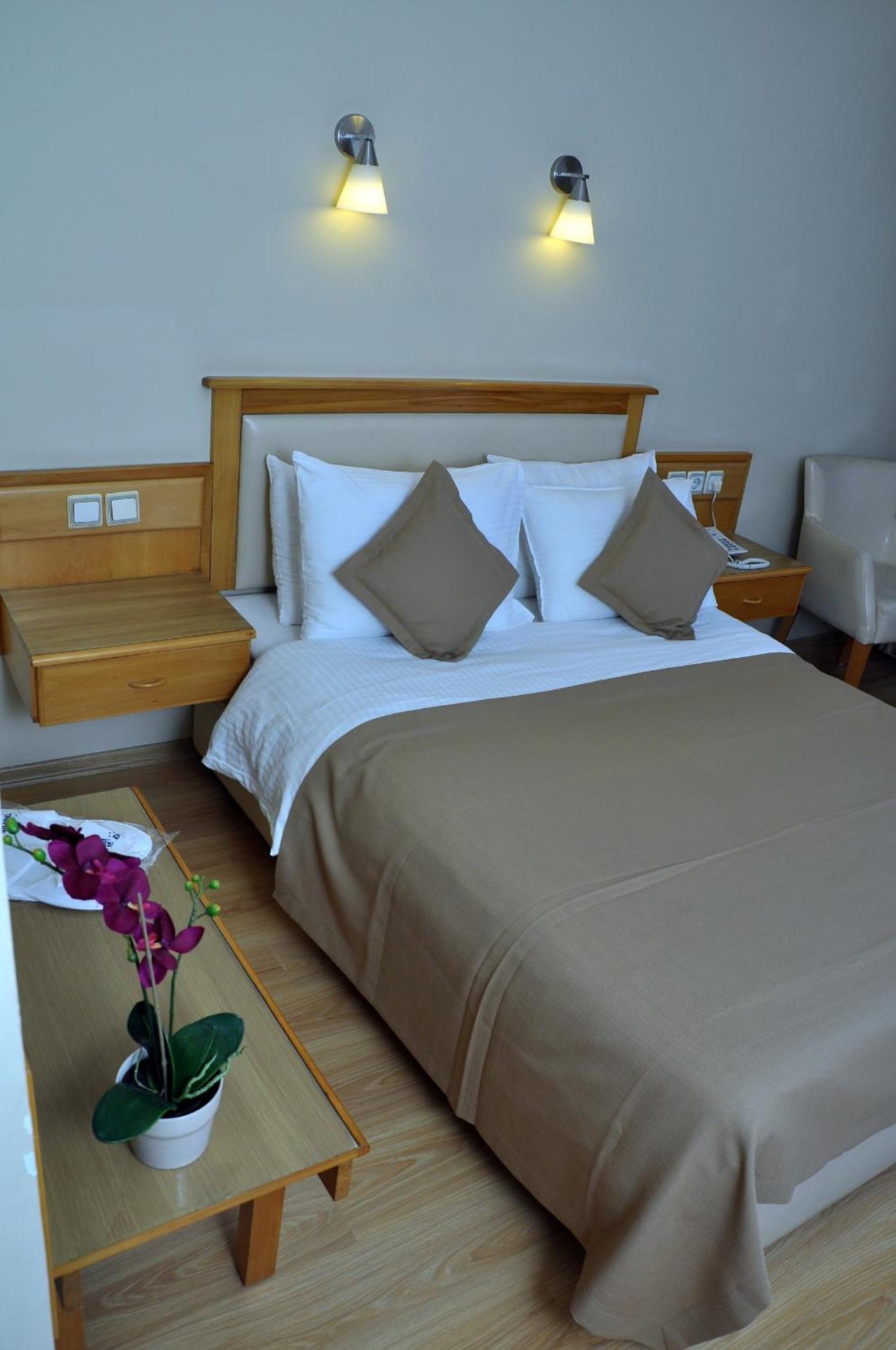 Deluxe Double Room with Sea View - Photo 8