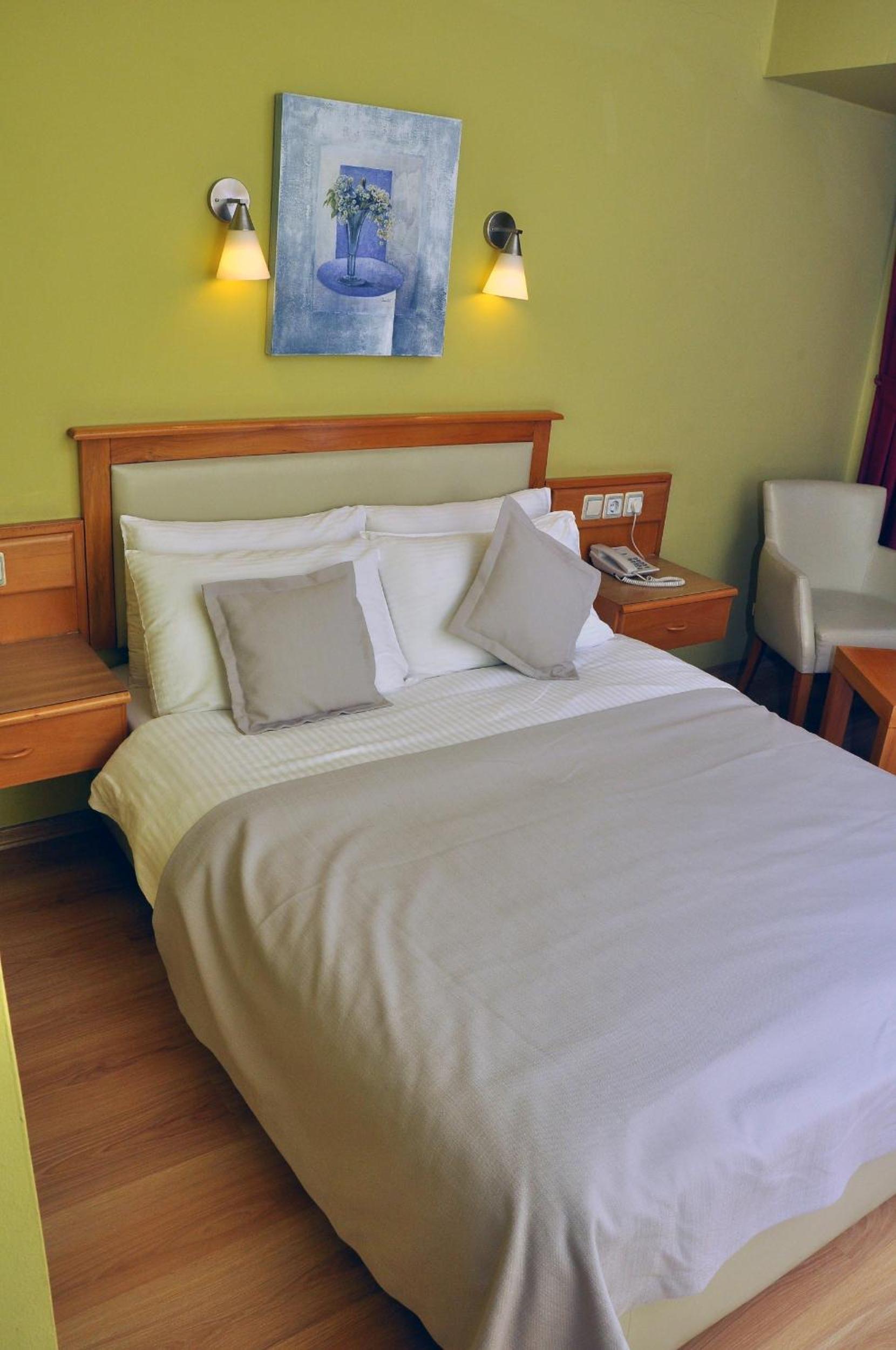 Standard Double or Twin Room with Sea View - Photo 1