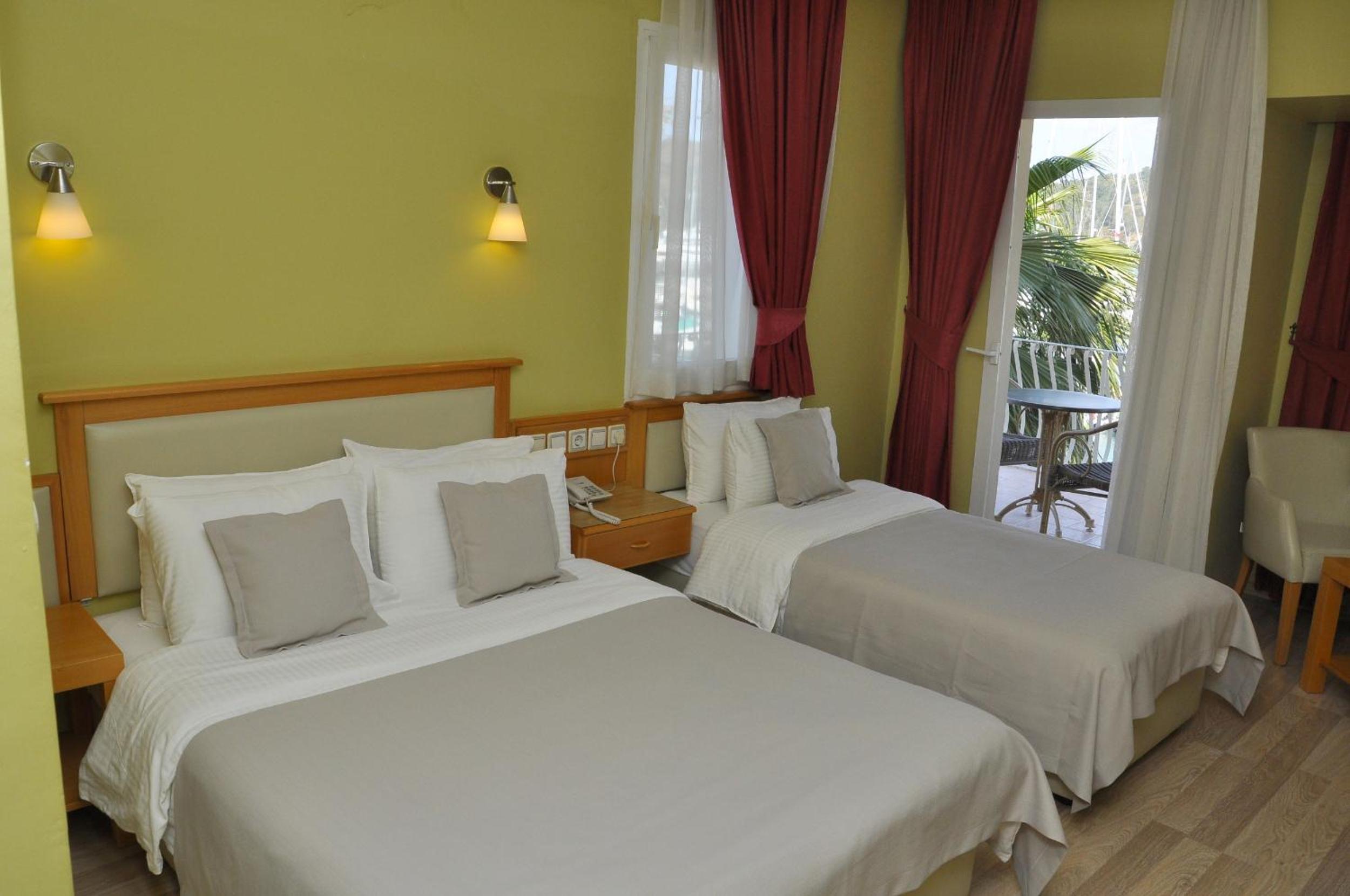 Deluxe Triple Room with Sea View - Photo 7