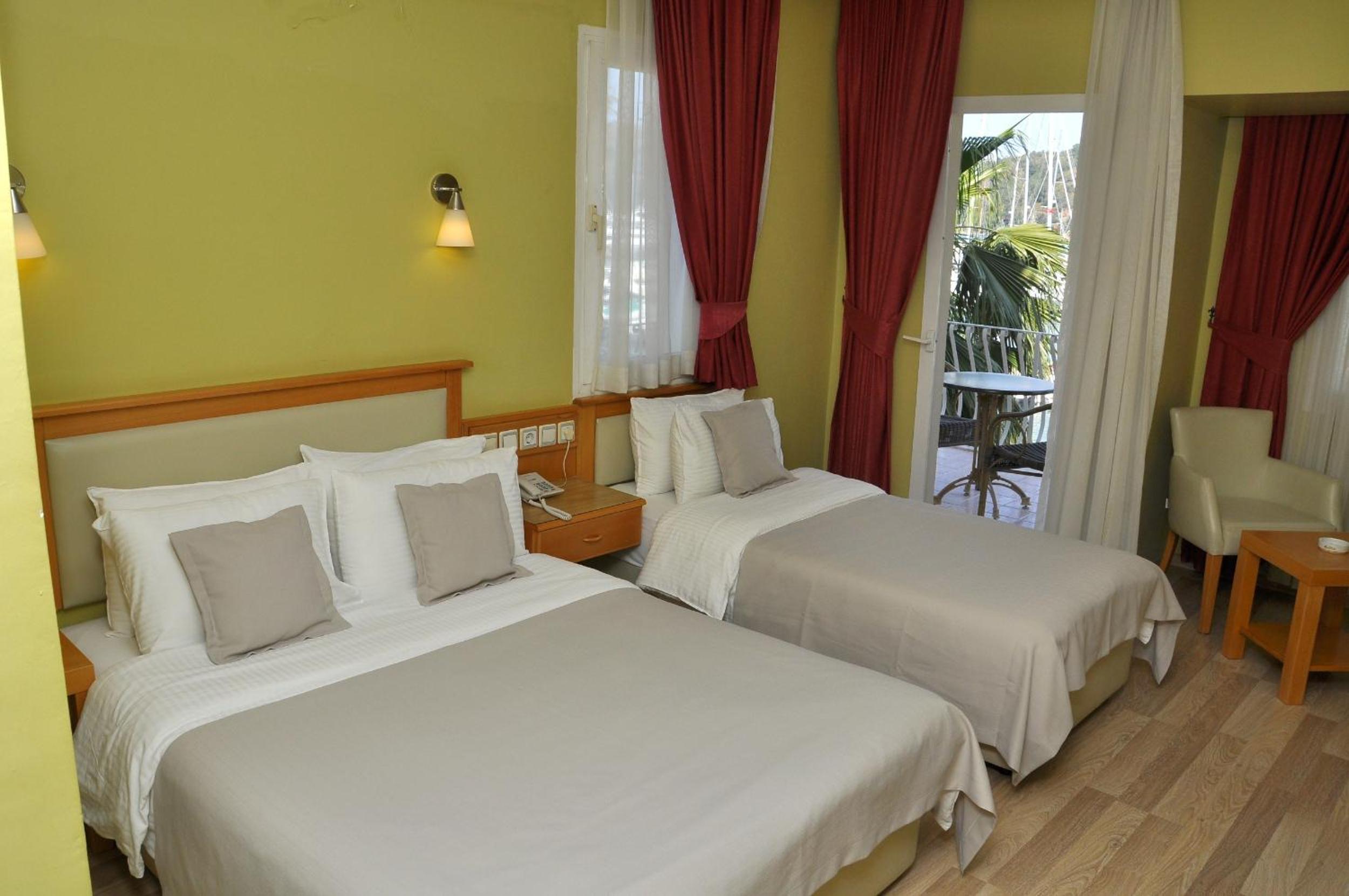 Deluxe Triple Room with Sea View - Photo 2