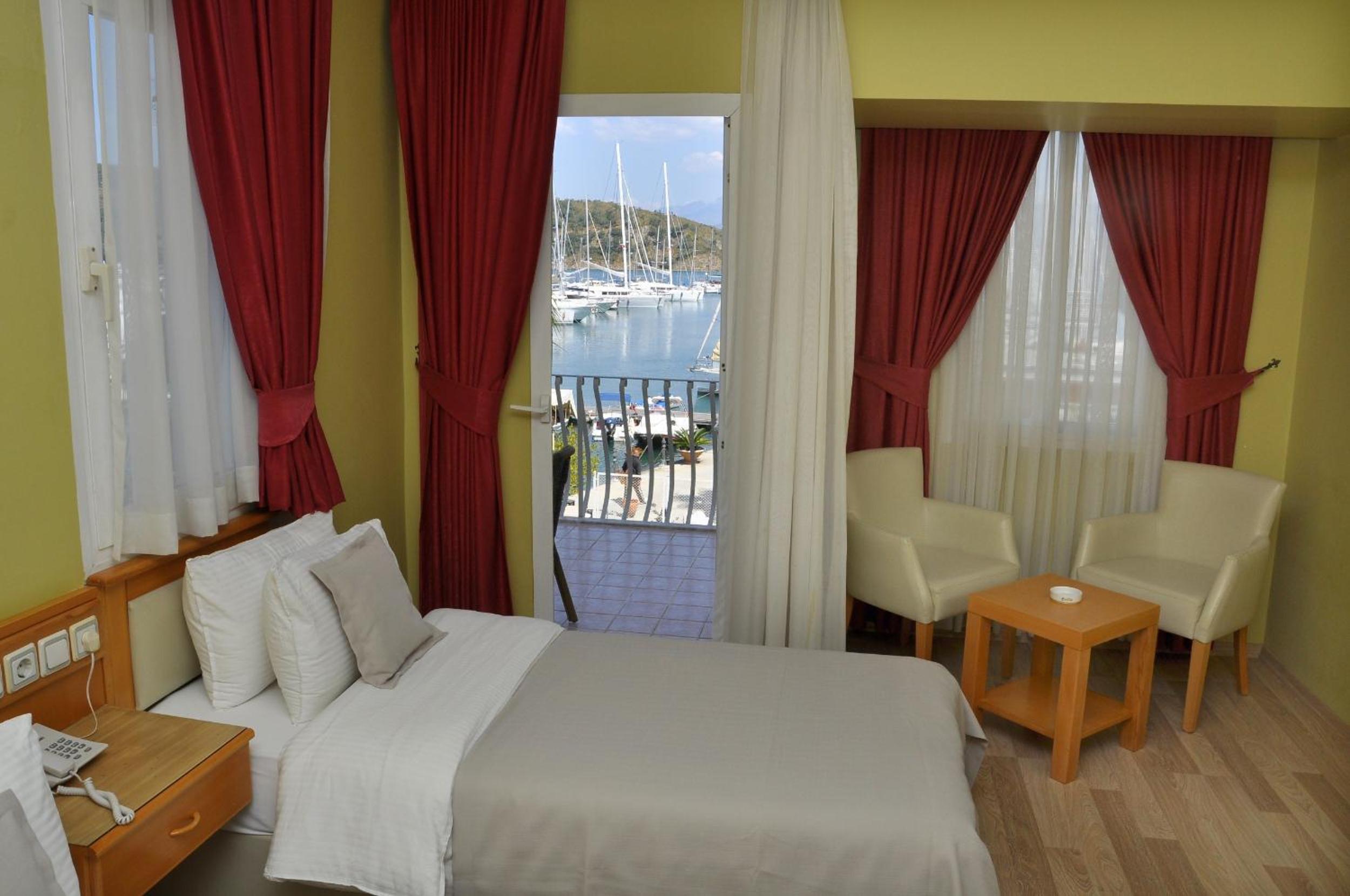 Deluxe Triple Room with Sea View - Photo 6