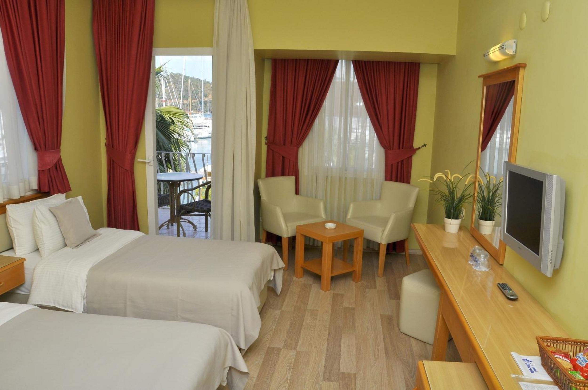 Deluxe Triple Room with Sea View - Photo 3