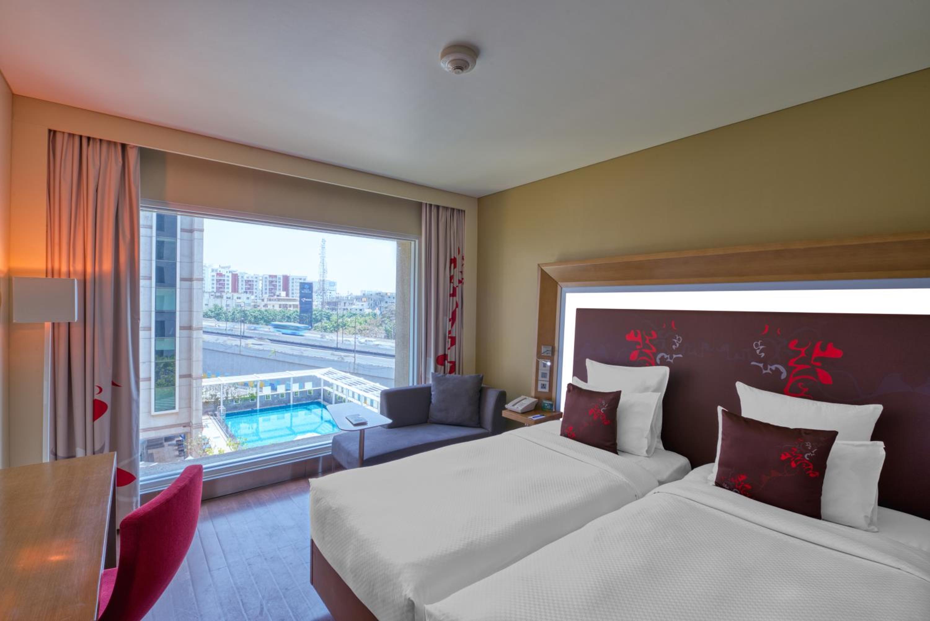 Deluxe Room Twin Beds - Photo 1