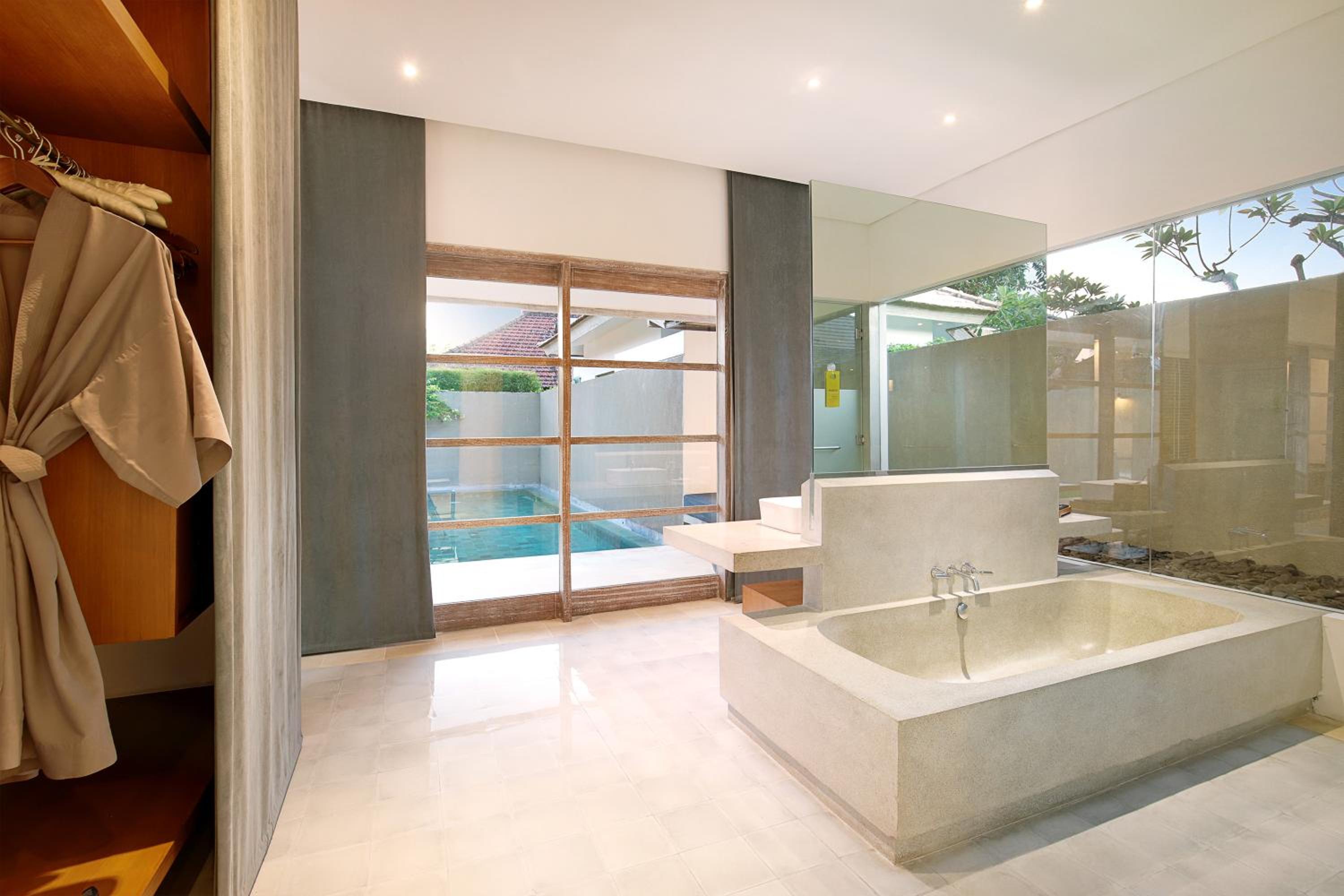 One-Bedroom Executive Pool Villa - Photo 8