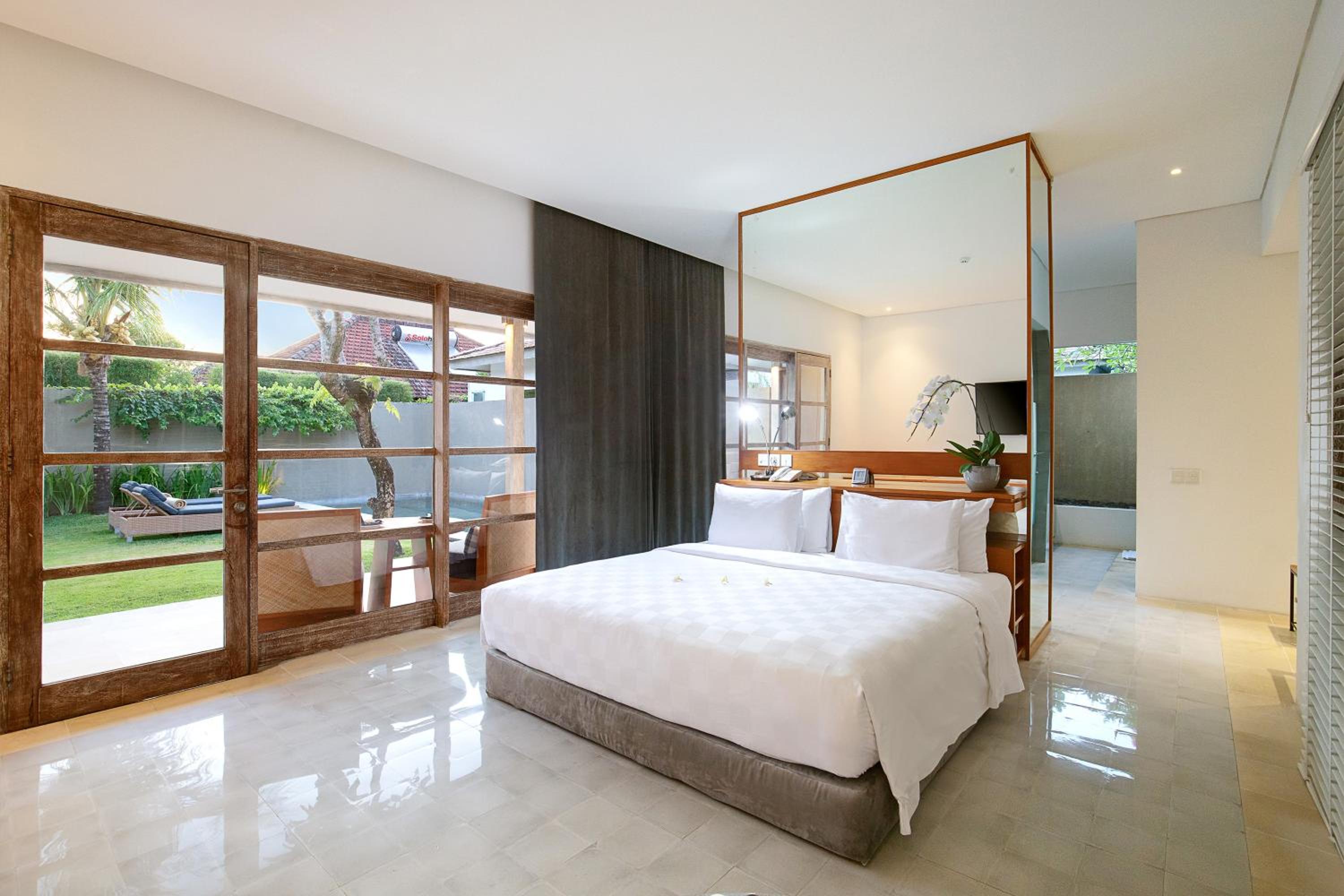 One-Bedroom Executive Pool Villa - Photo 3