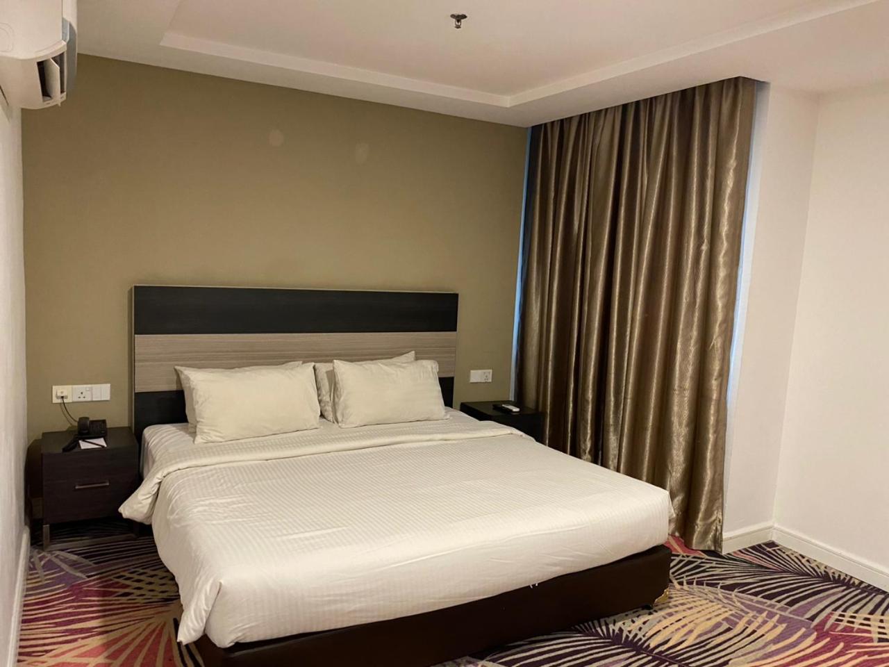 Deluxe King Room photo 3