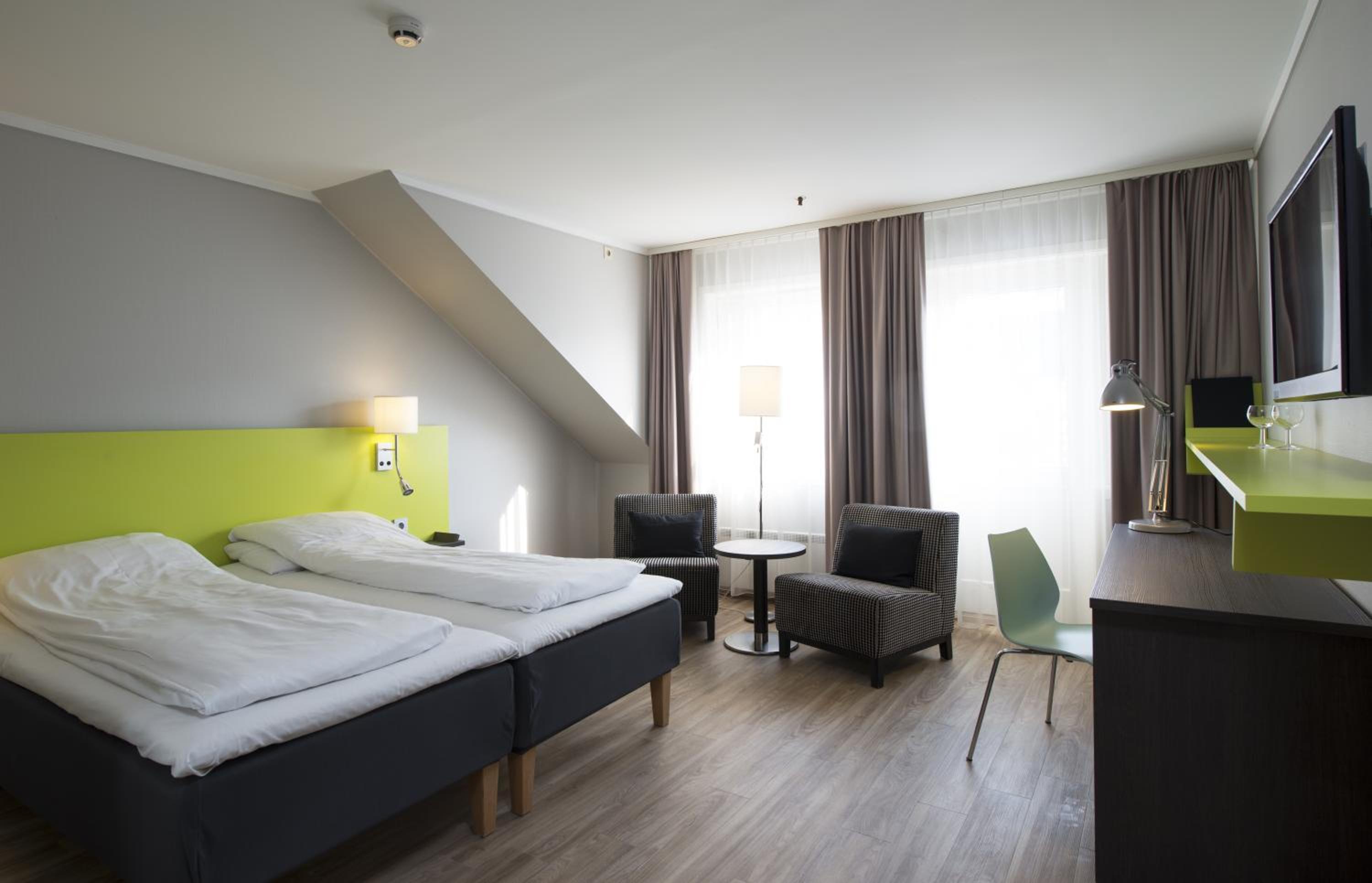Standard Twin Room - Photo 1