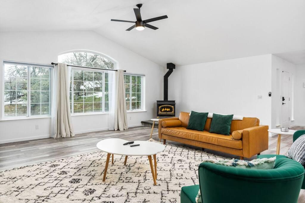 Three-Bedroom House photo 1