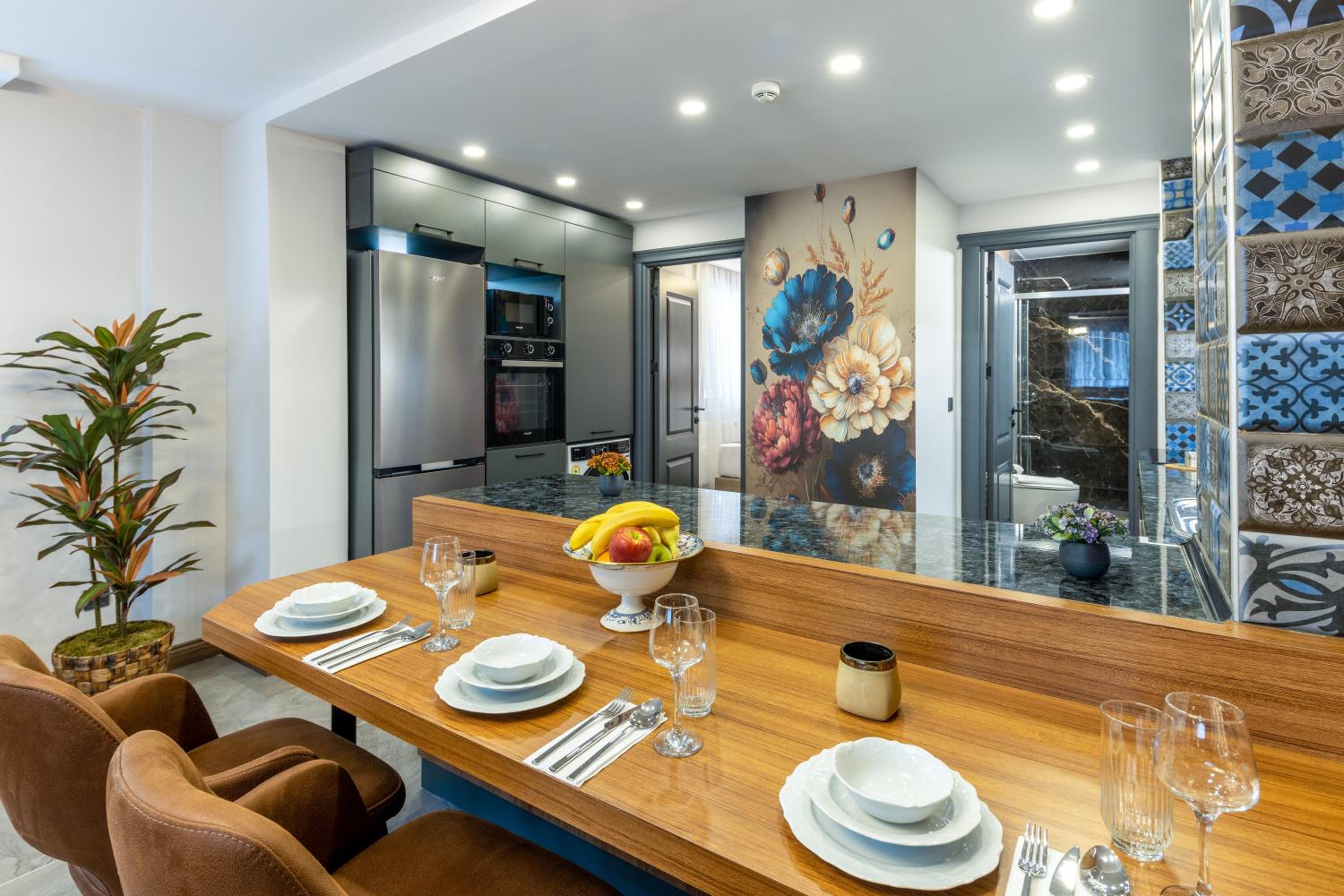 Luxury One Bedroom Apartment with Pool Access  photo 3