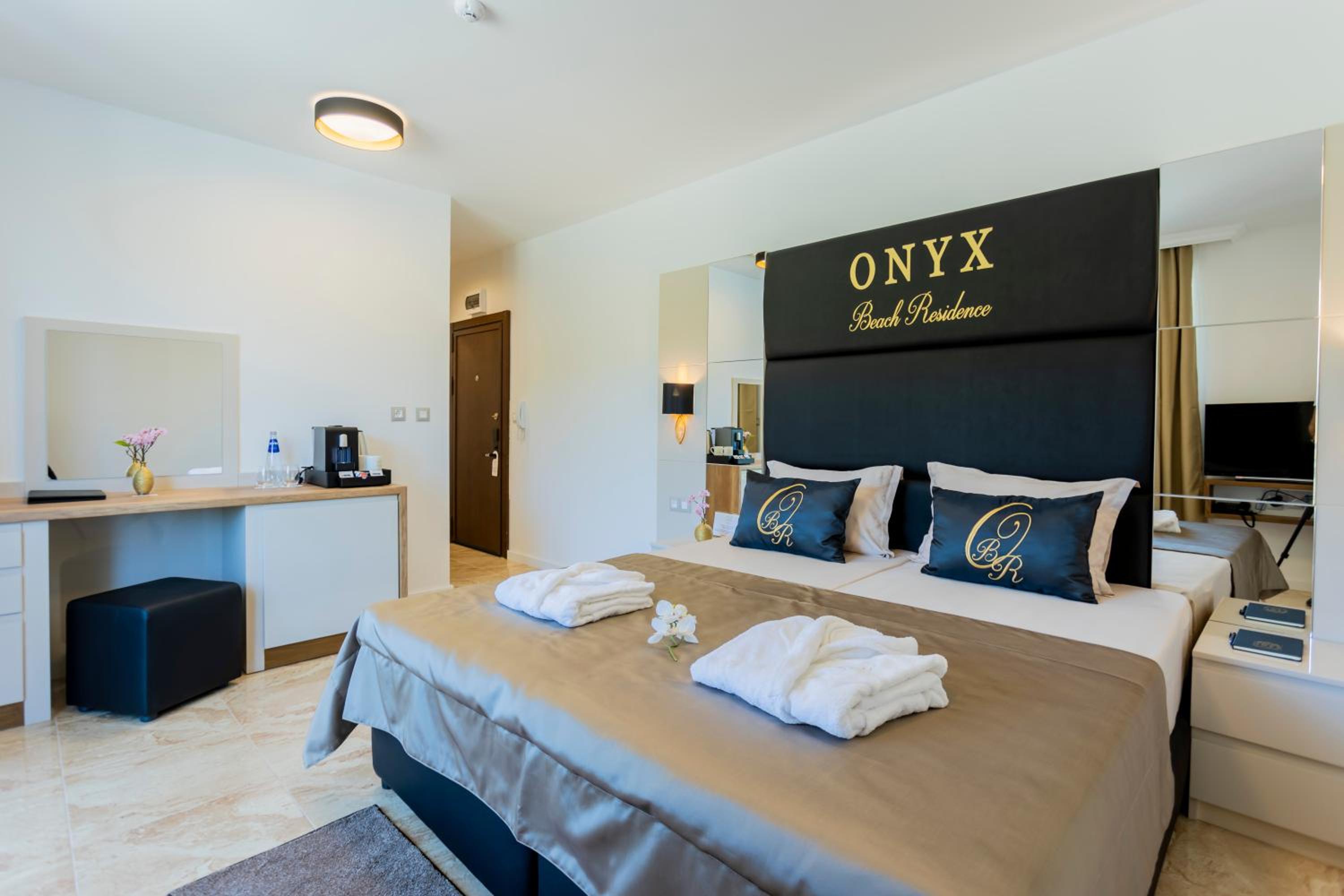 Double or Twin Room - Photo 4