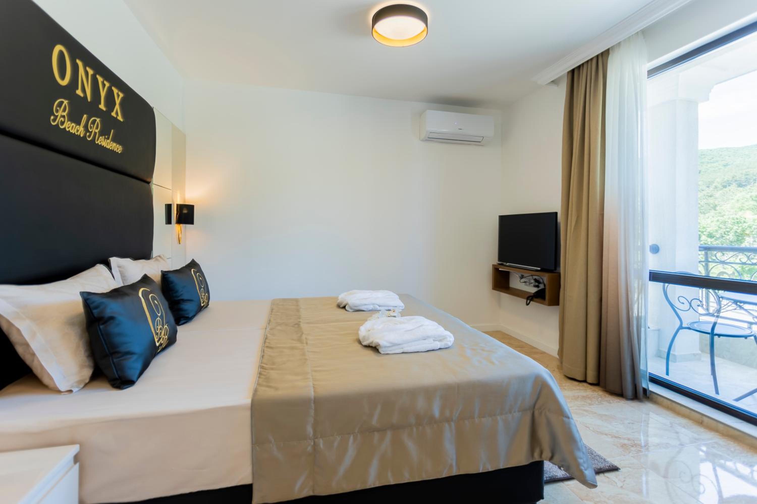 Double or Twin Room - Photo 6