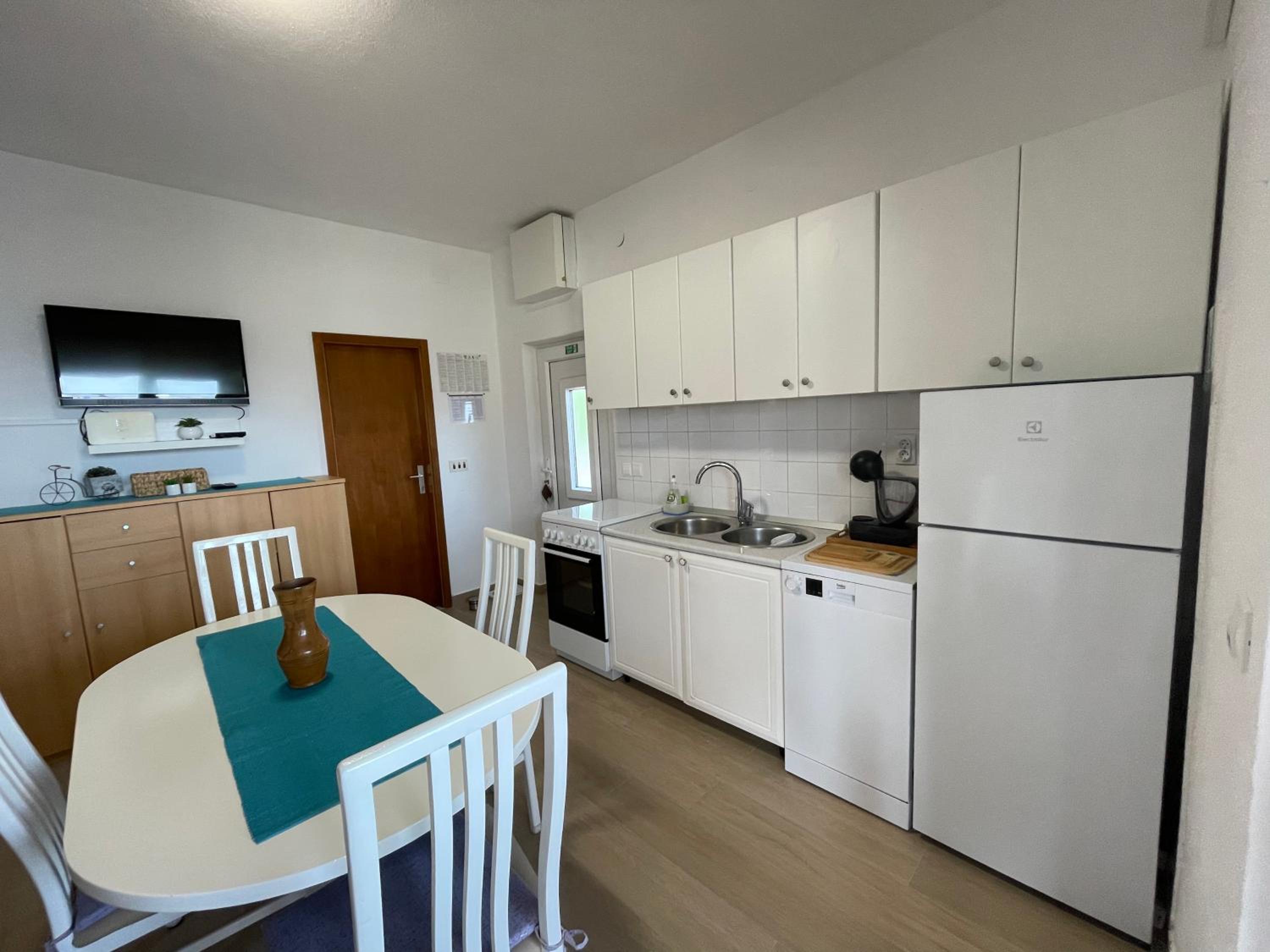 Three-Bedroom Apartment photo 3