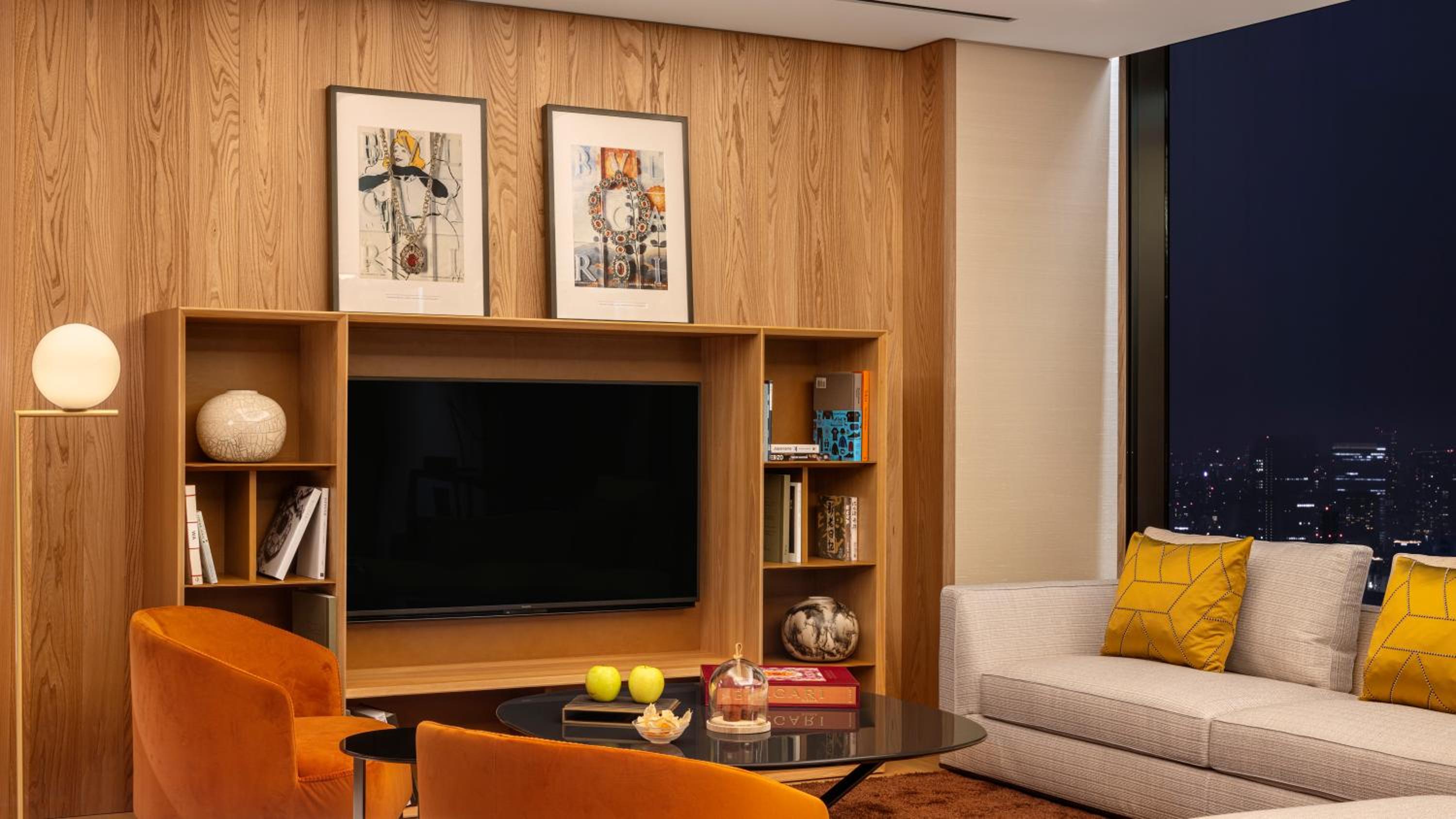 One-Bedroom Superior King Suite with Skyline View thumbnail 5