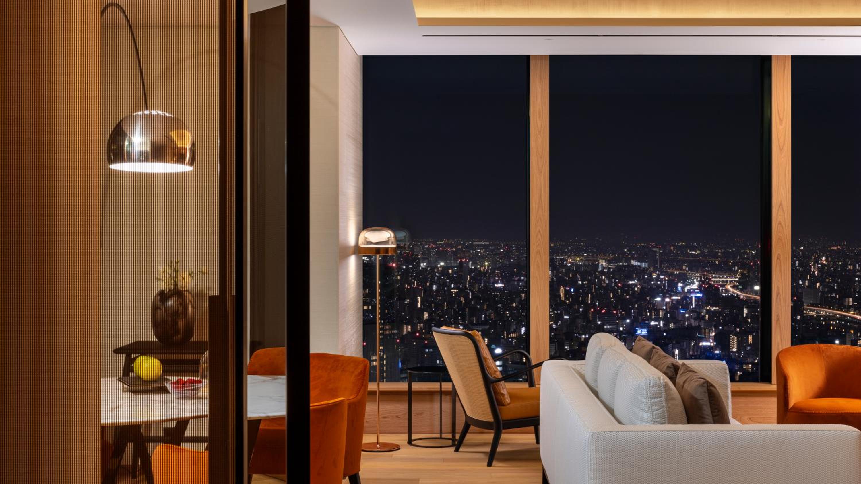 One-Bedroom Superior King Suite with Skyline View