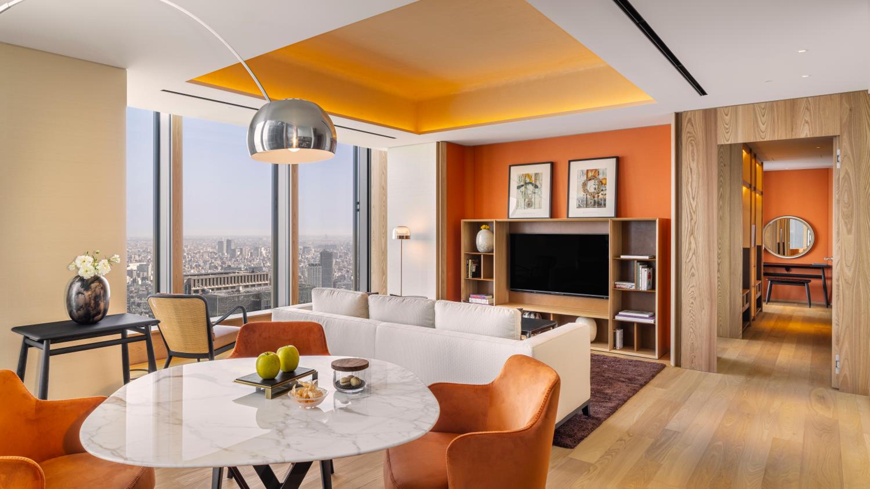 One-Bedroom Superior King Suite with Skyline View