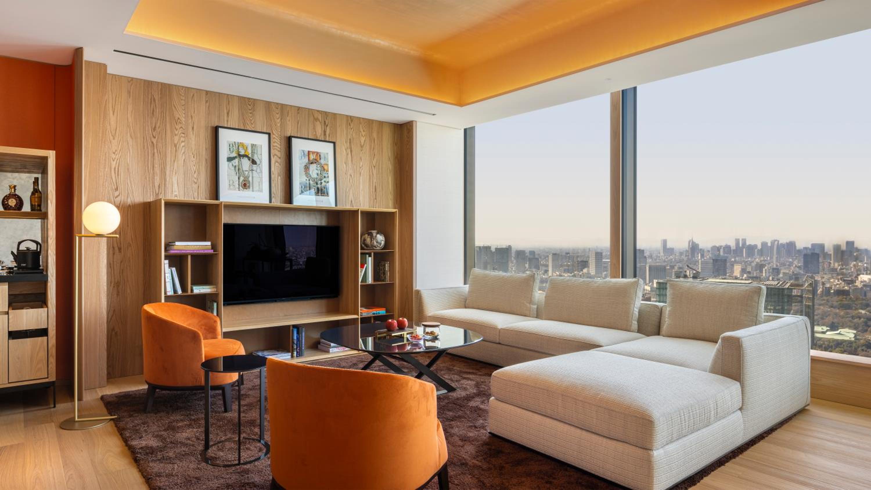 One-Bedroom Superior King Suite with Skyline View