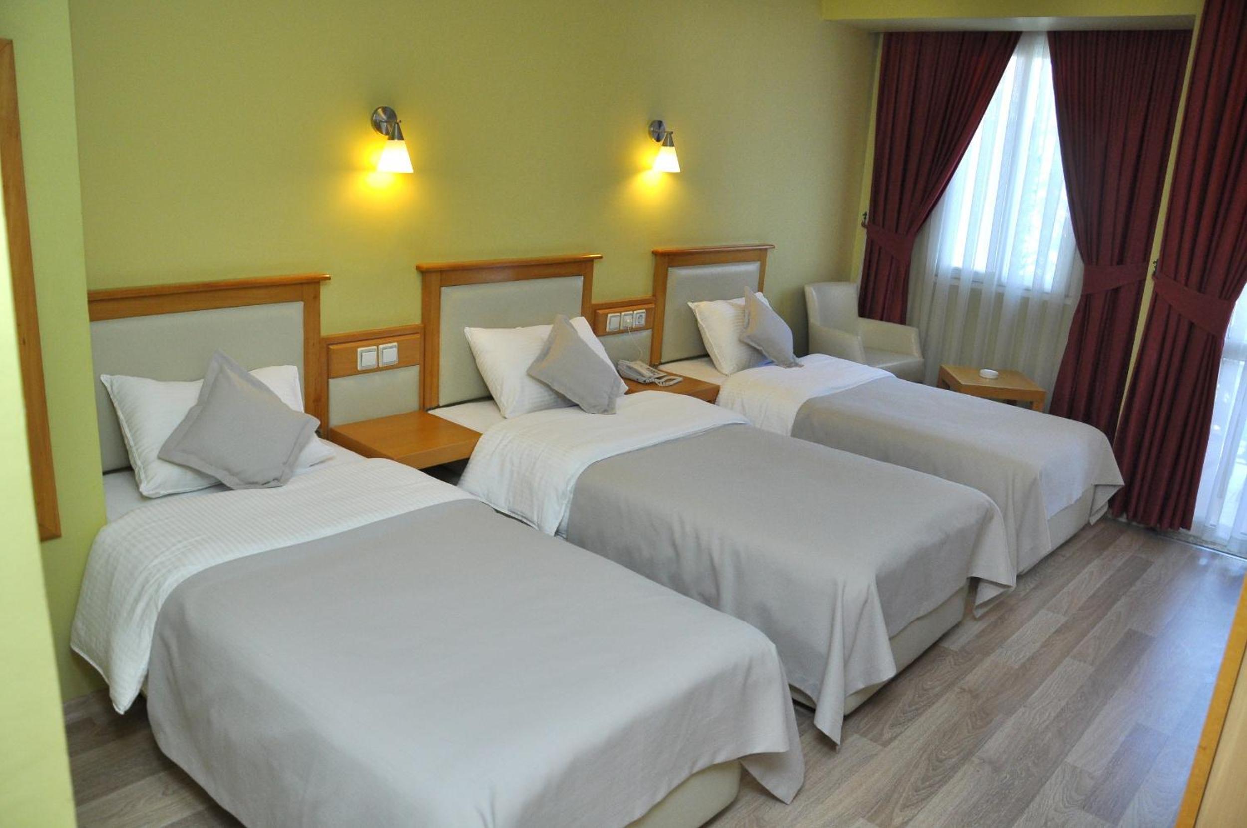 Standard Triple Room with Sea View - Photo 1