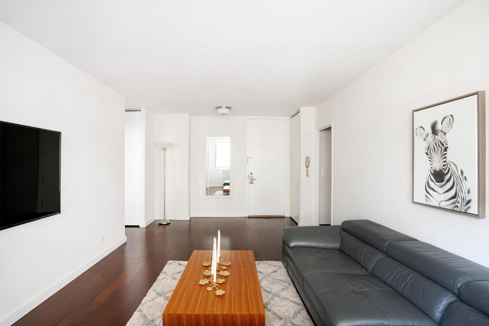 One-Bedroom Apartment photo 1