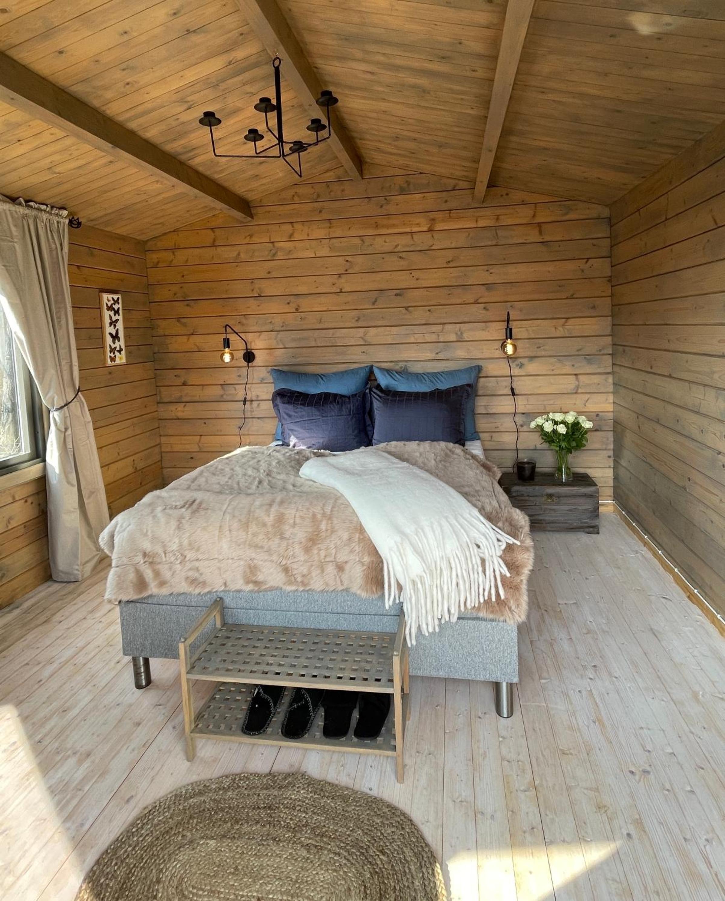 Six-Bedroom House photo 1