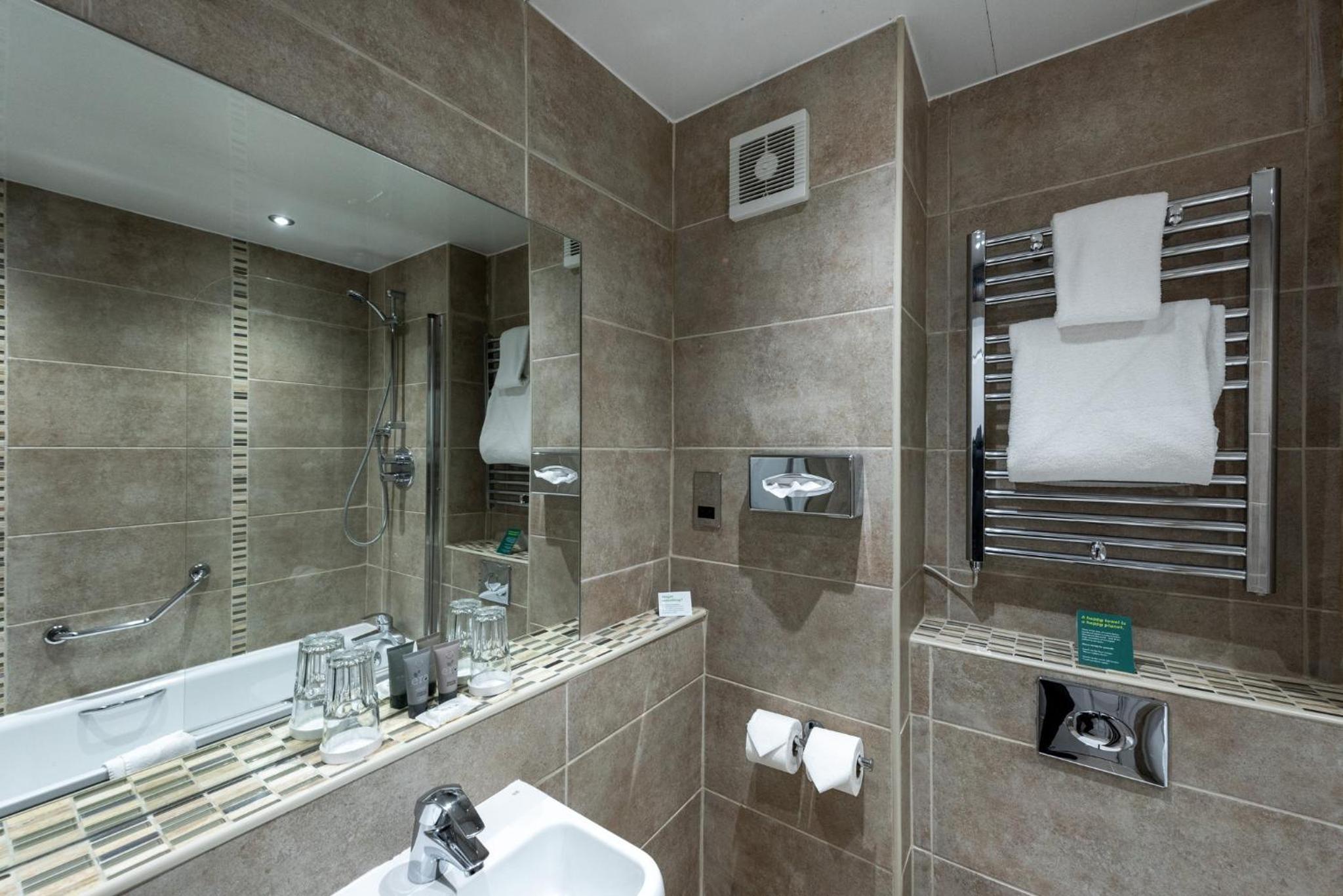 Premium King Room - Photo 5