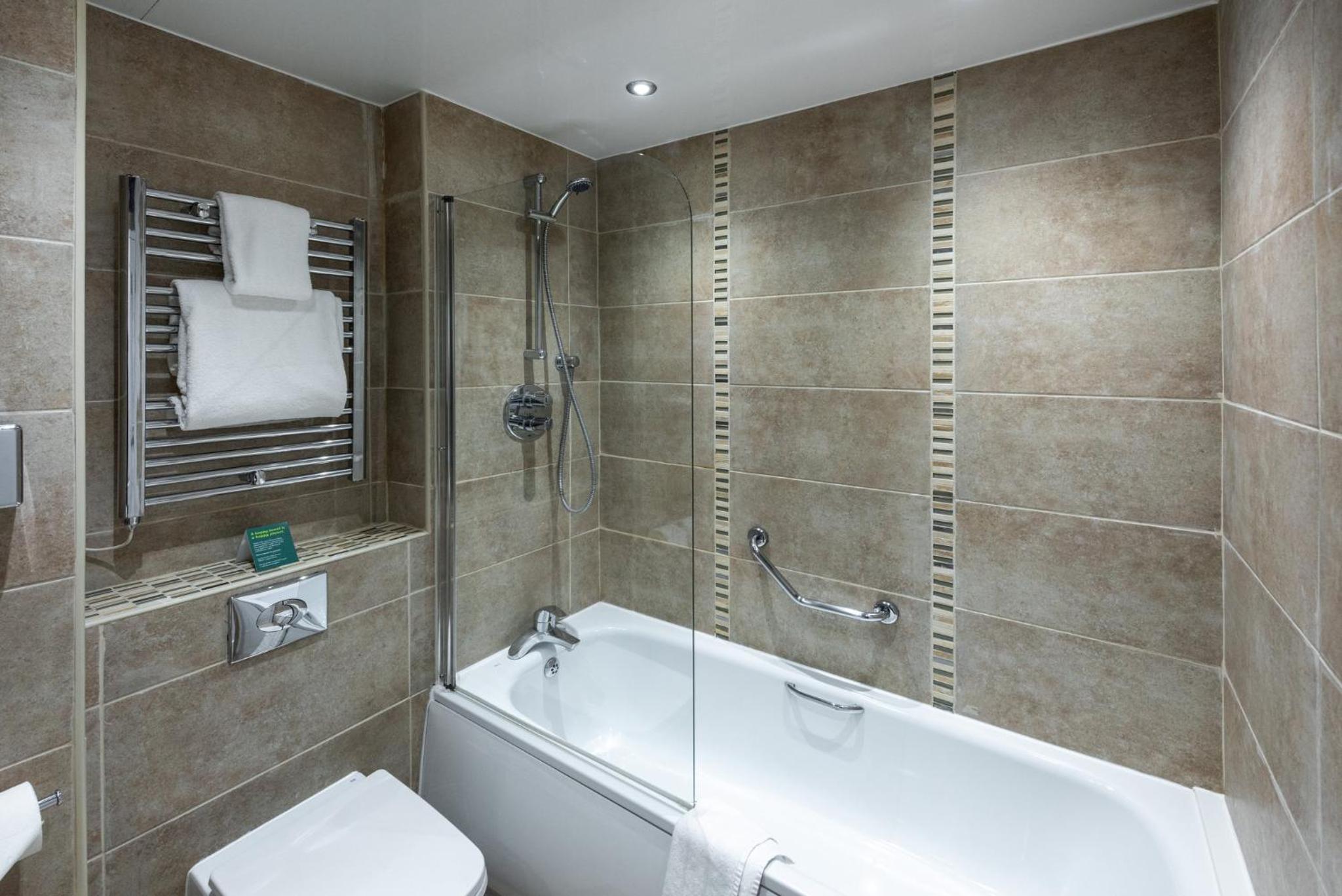Premium King Room - Photo 6
