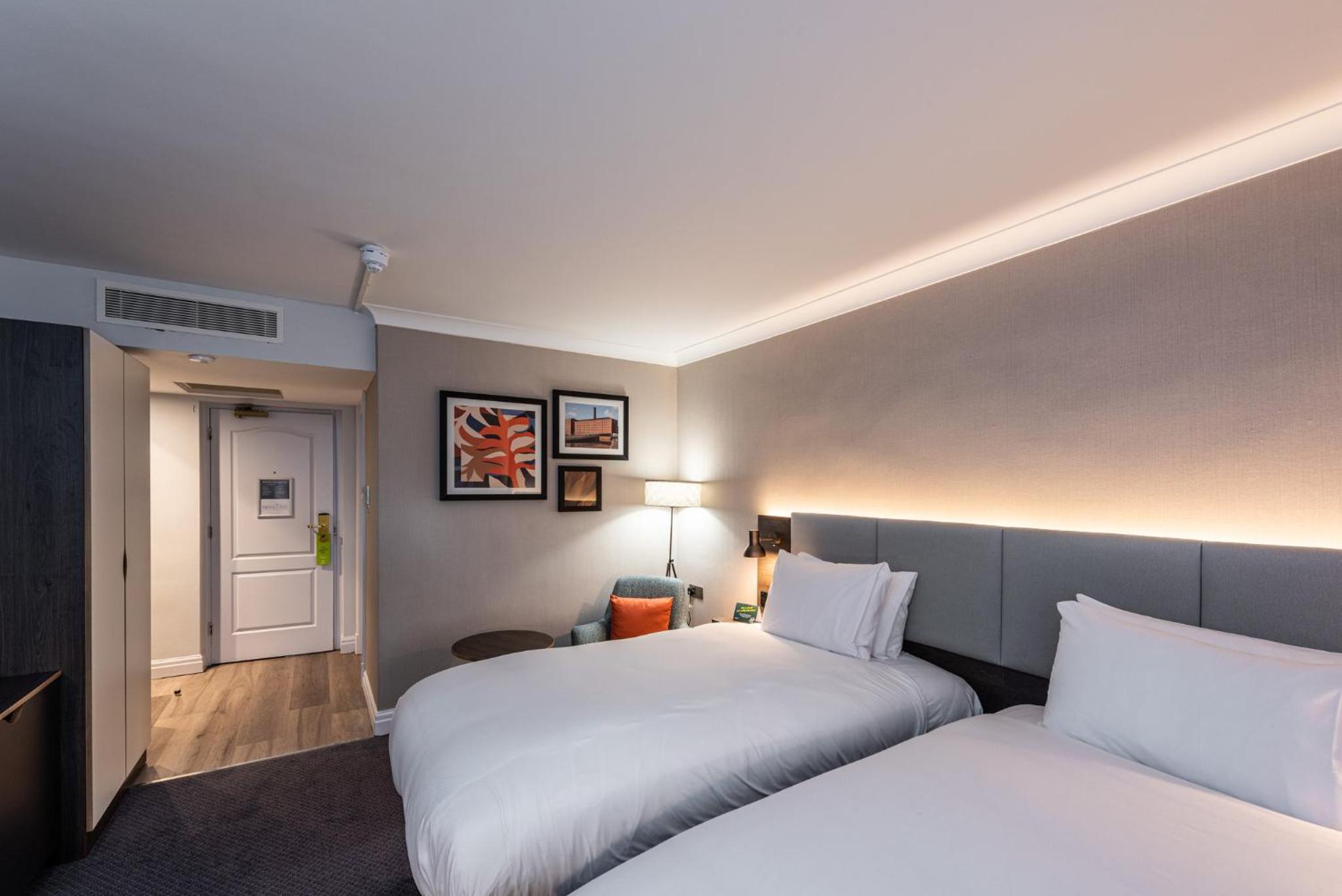 Standard Twin Room - Photo 11