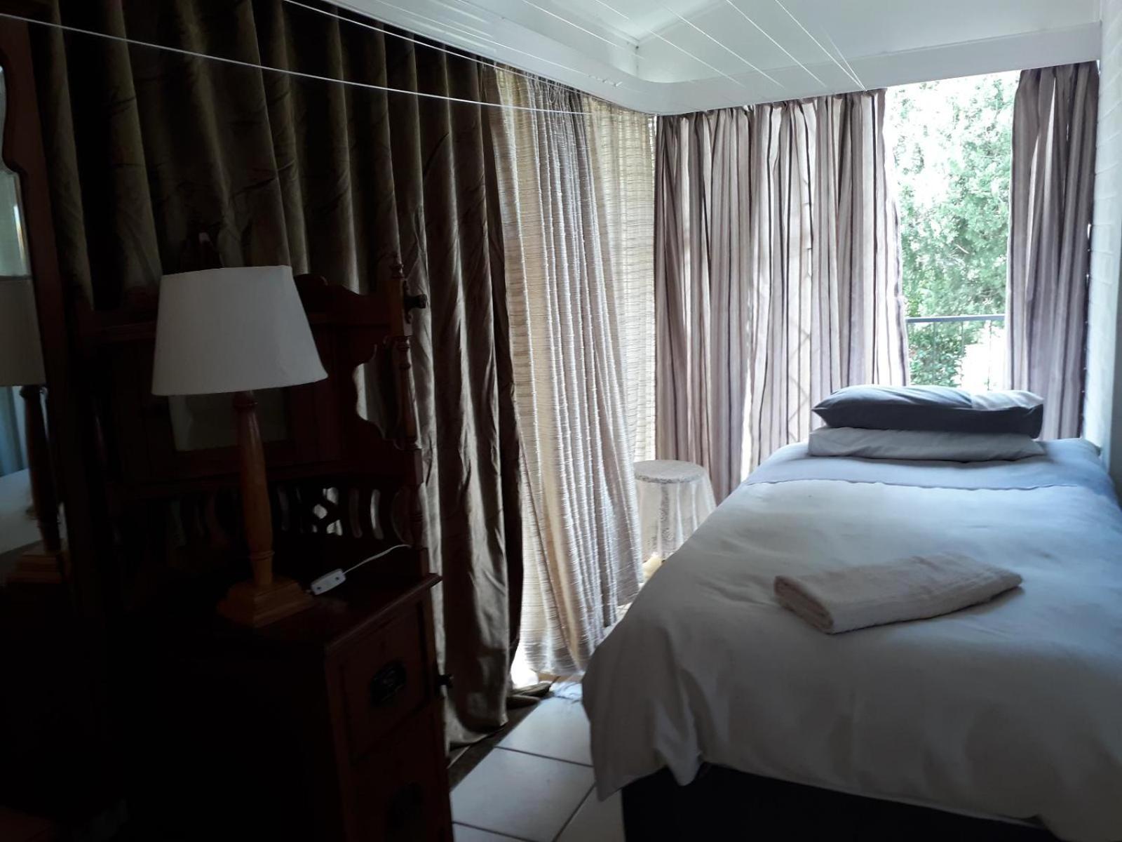 Middle Balcony Bedroom - Photo 3