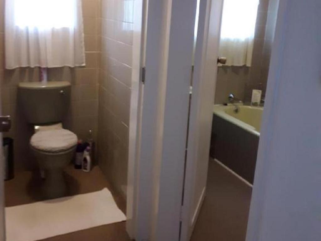 Middle Balcony Bedroom - Photo 6