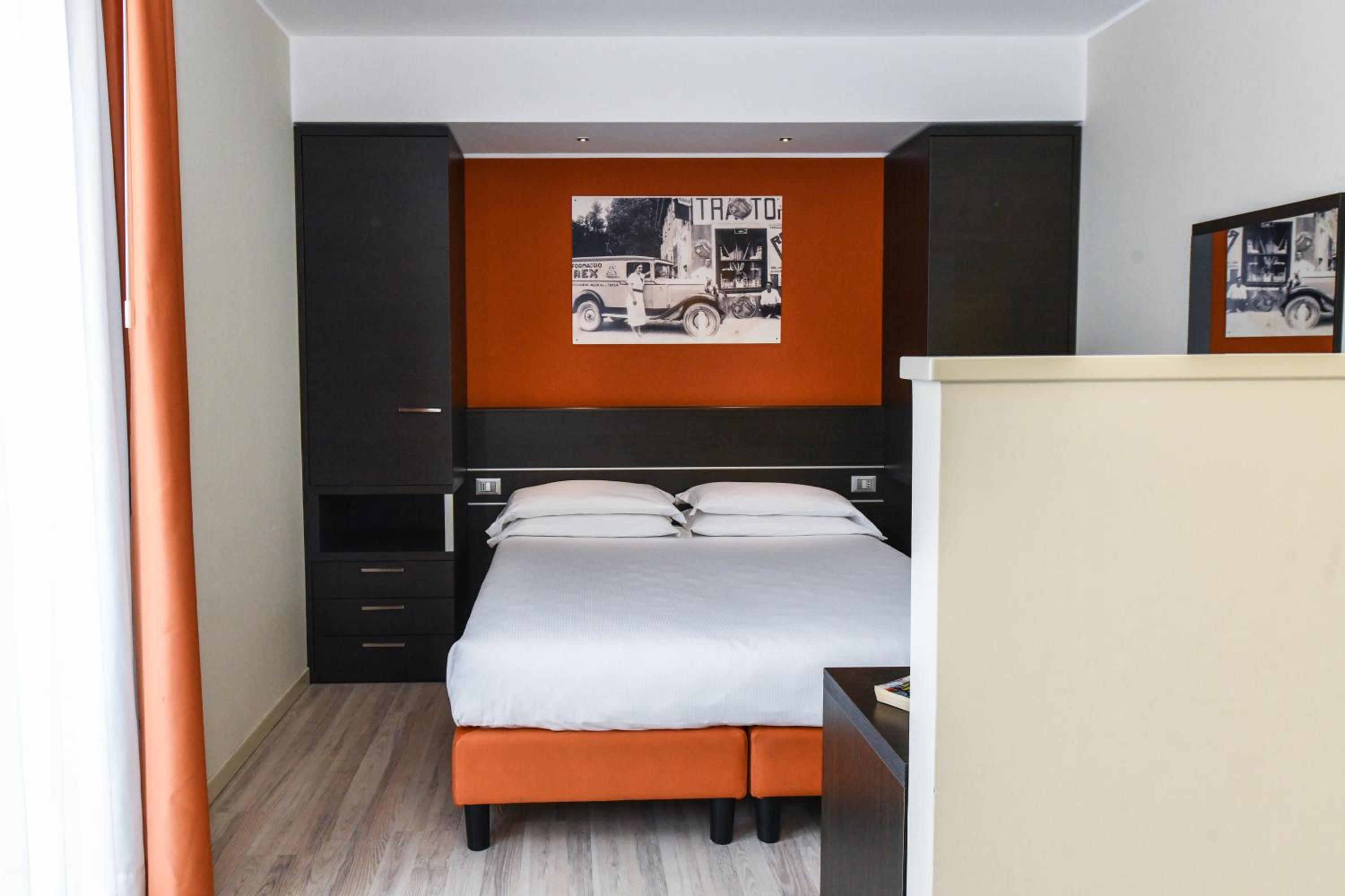 Double or Twin Room with Balcony - Photo 1