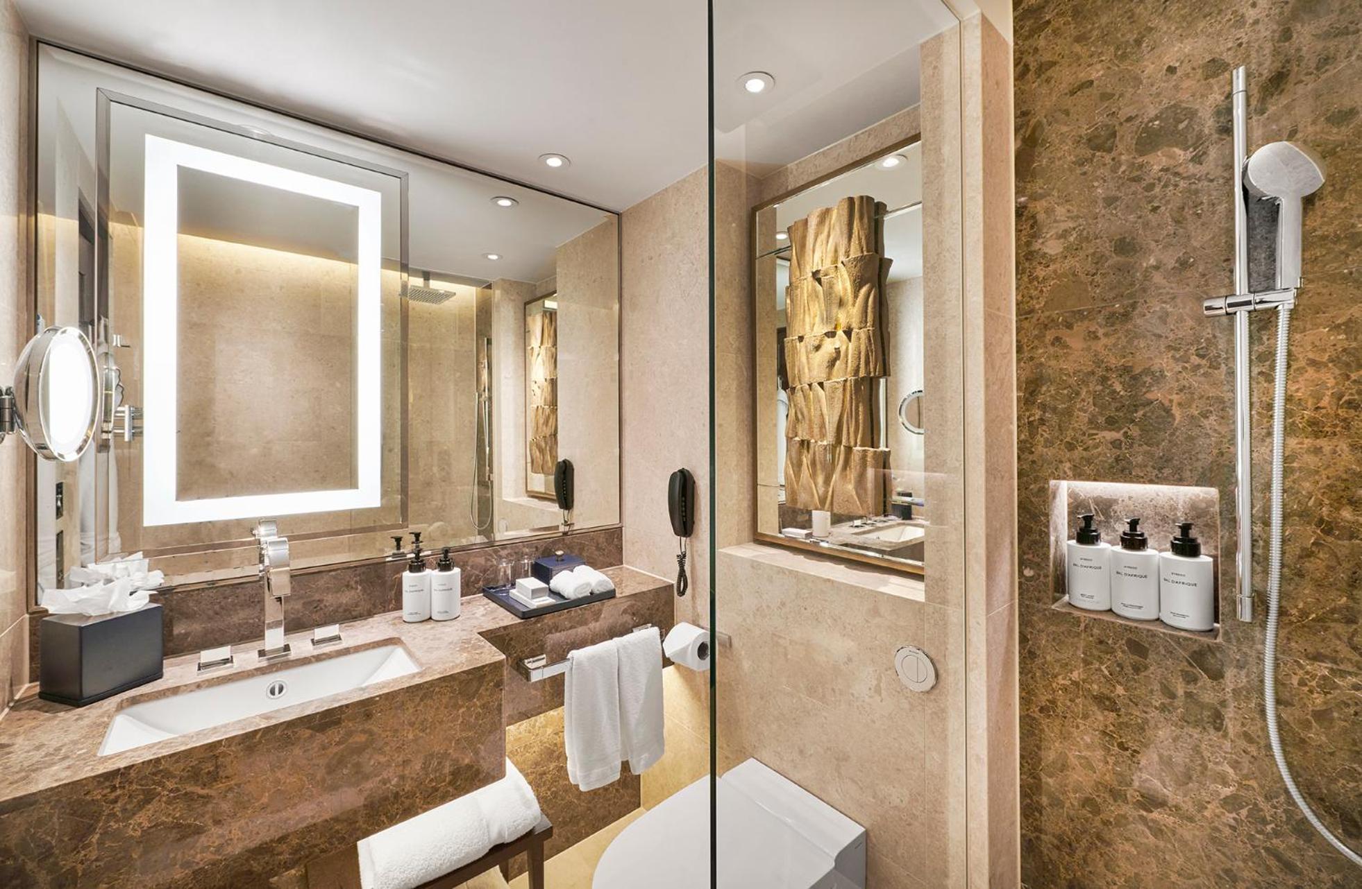 One-Bedroom Suite - Mayfair Floor photo 2