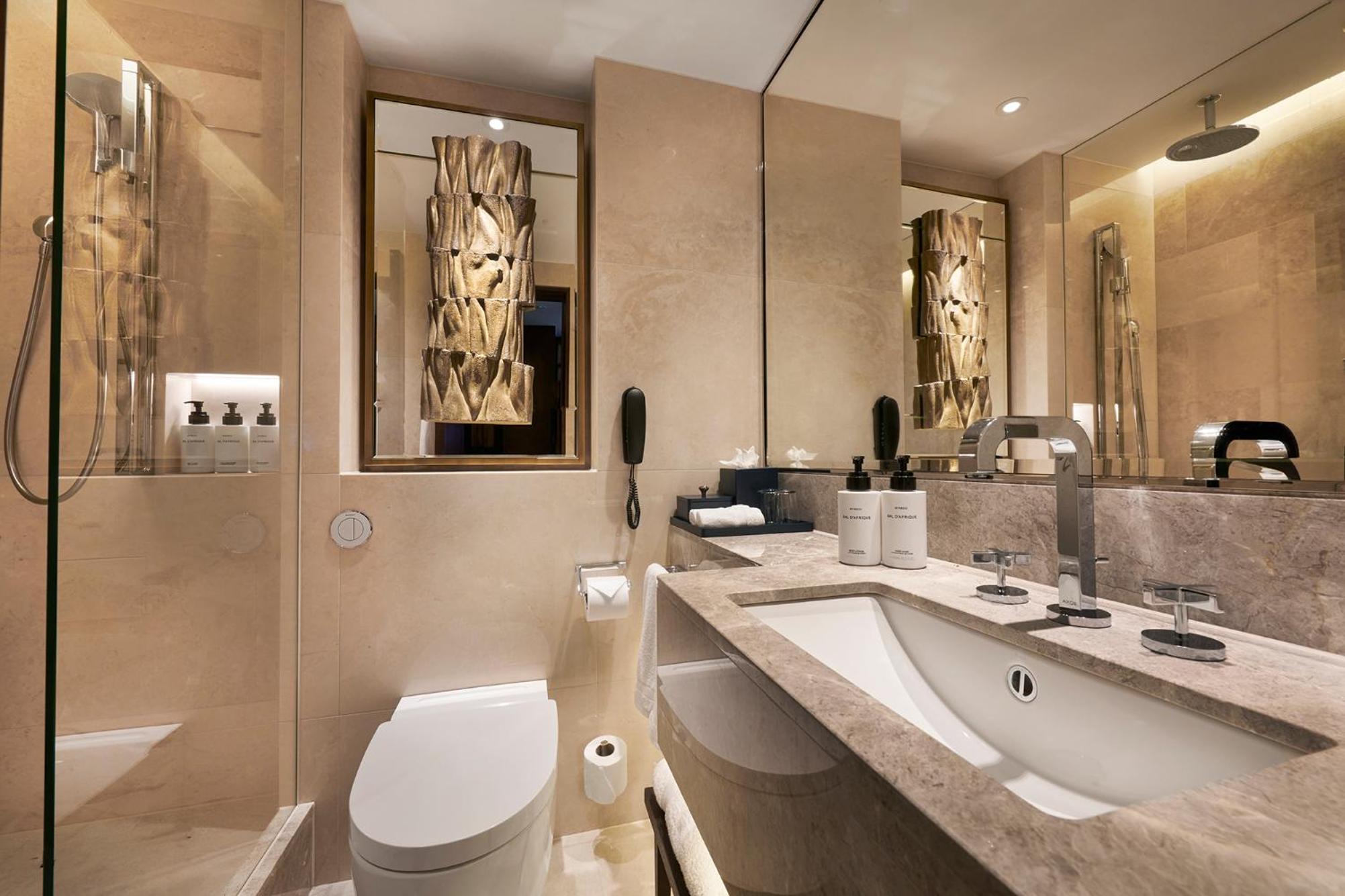 Classic King Room - Mayfair Floor photo 3