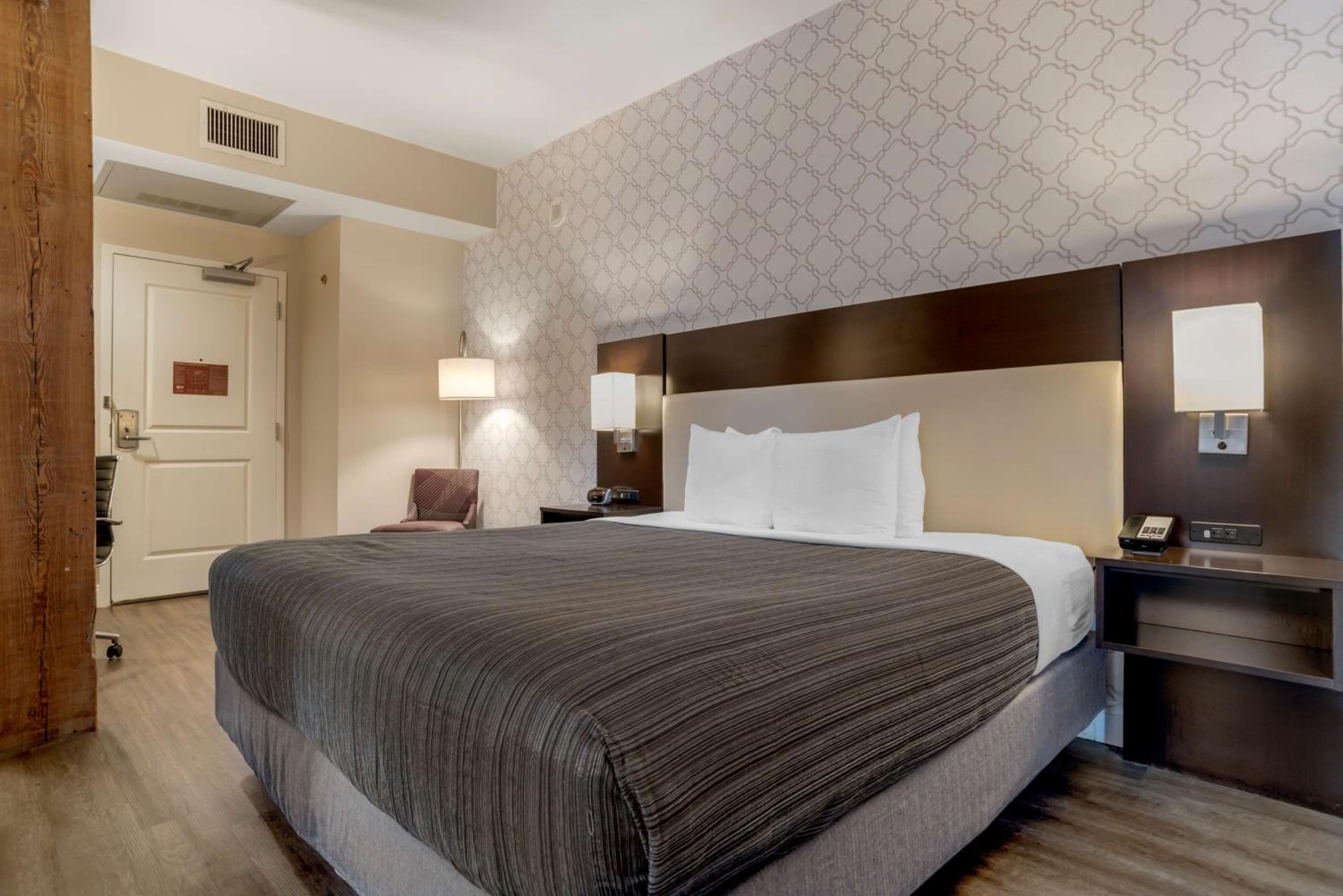 Queen Room - Photo 1