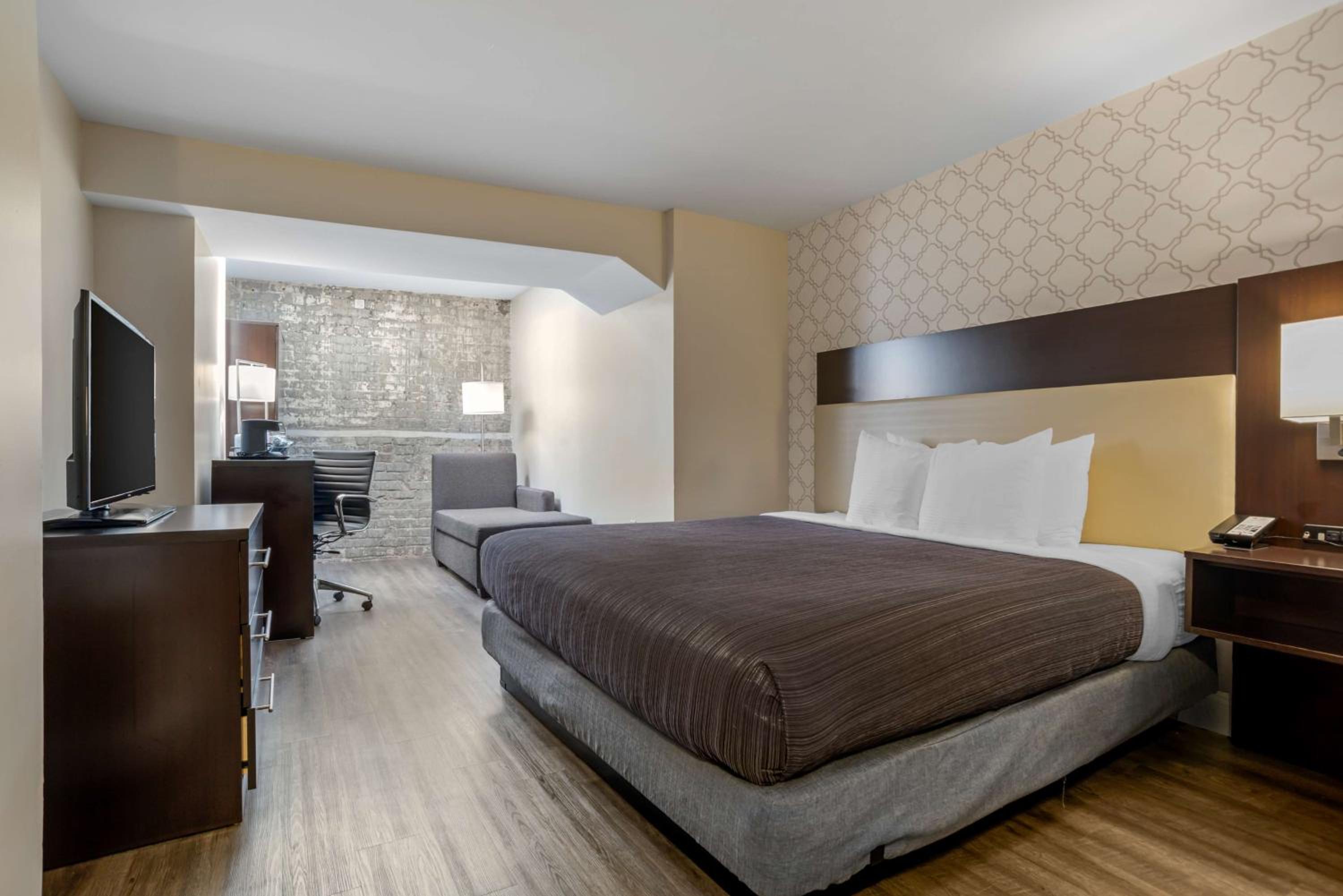 King Room - Non-Smoking - Photo 14
