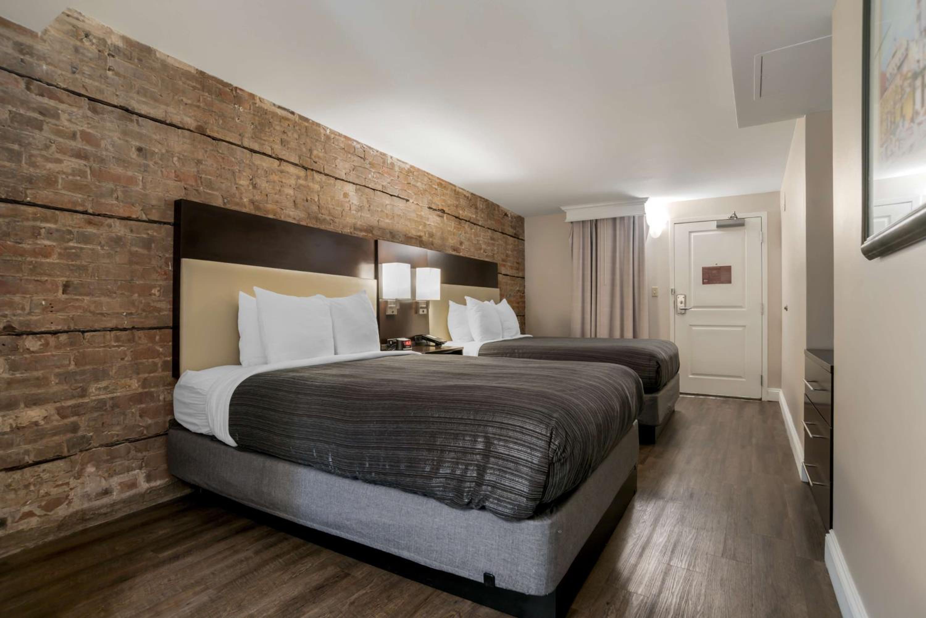 Double Room with Two Double Beds and Whirlpool, No Windows - Photo 1