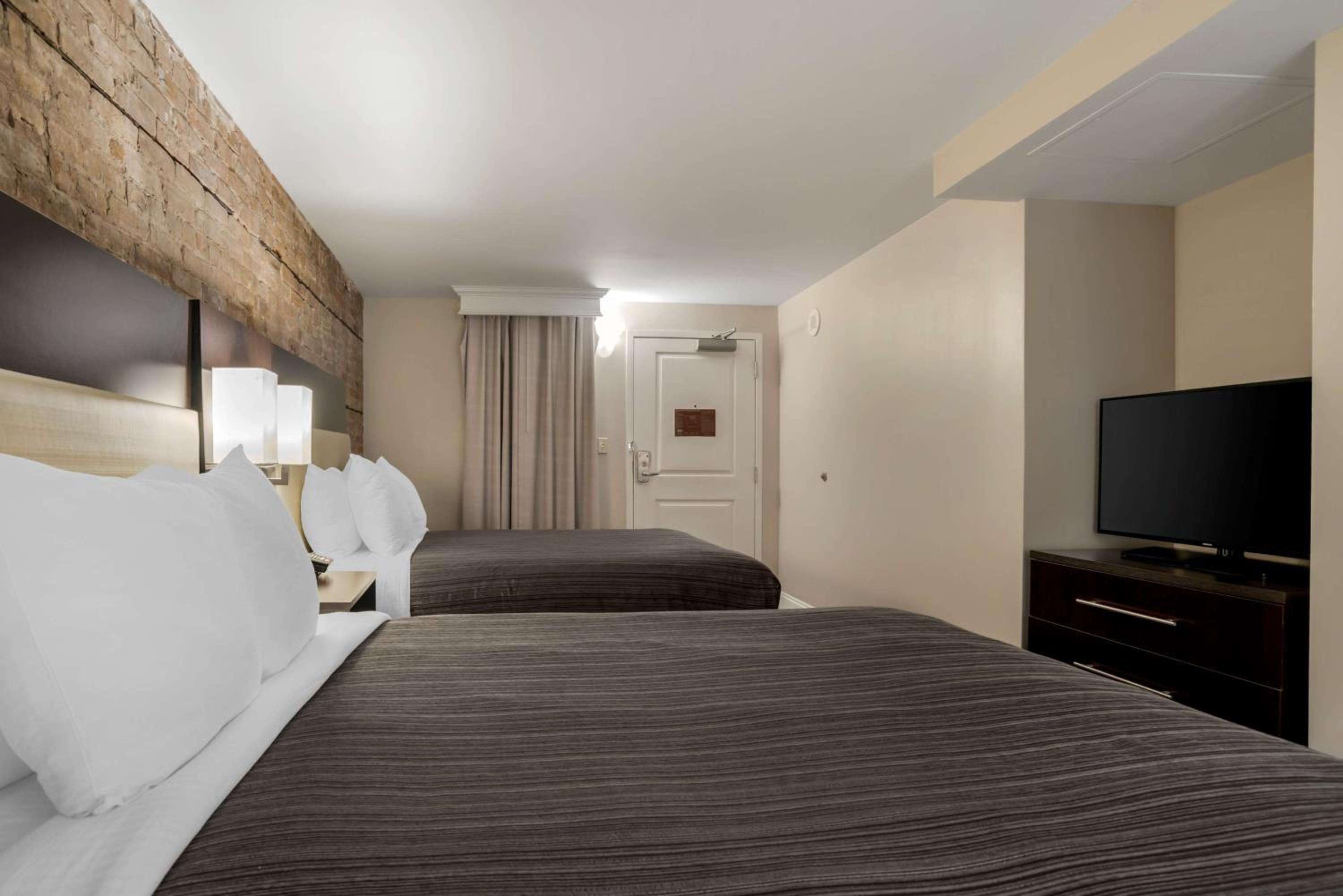 Double Room with Two Double Beds and Whirlpool, No Windows - Photo 4