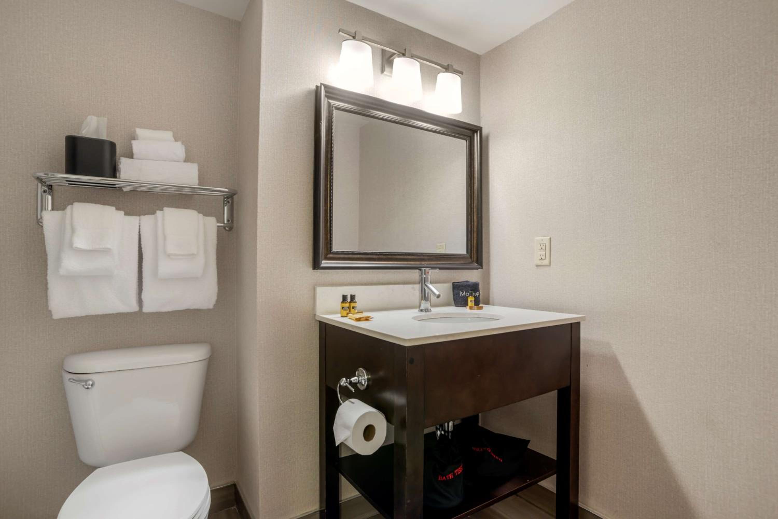 King Room - Non-Smoking - Photo 2