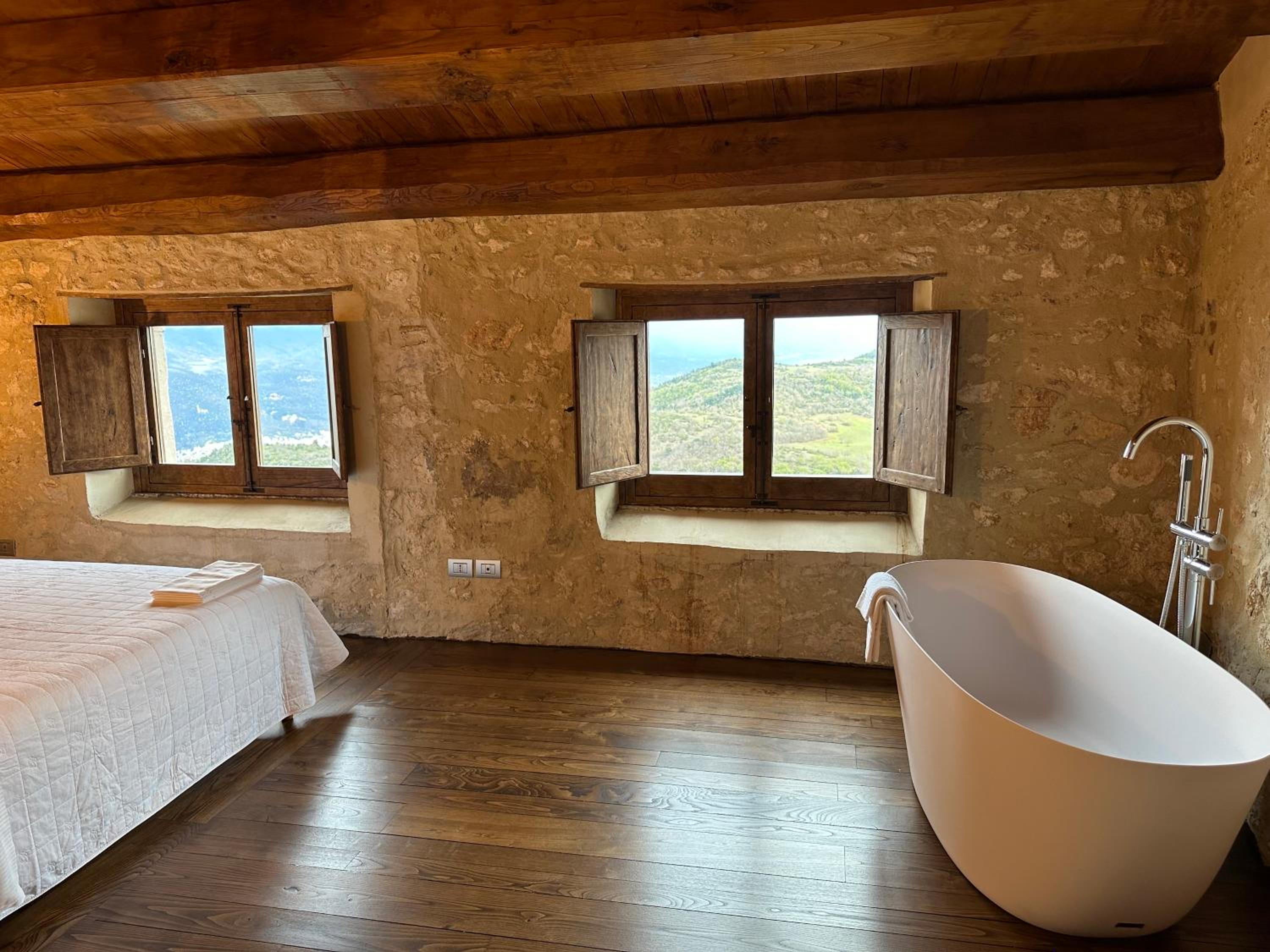 Suite with Mountain View - Photo 1