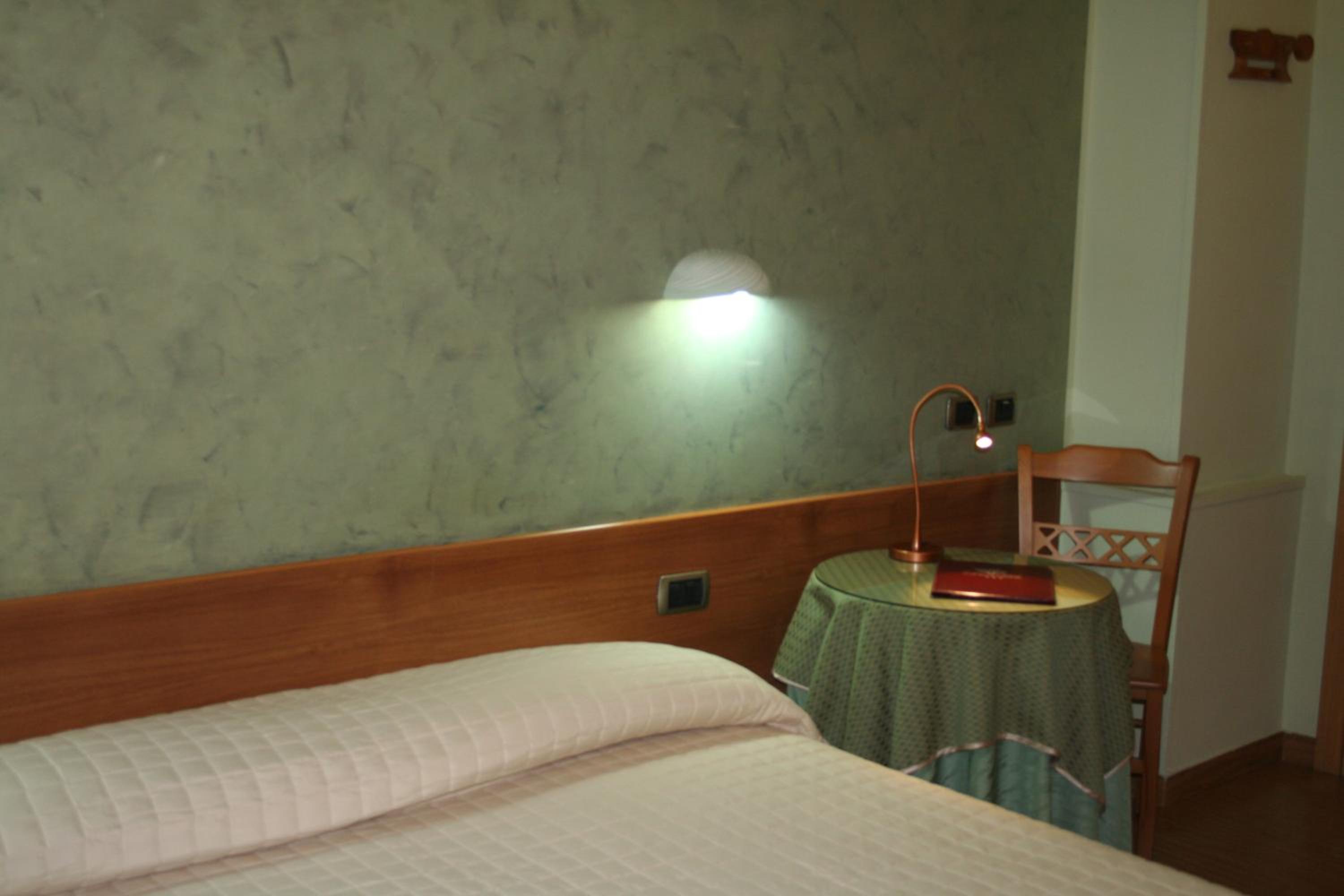 Economy Double Room photo 1