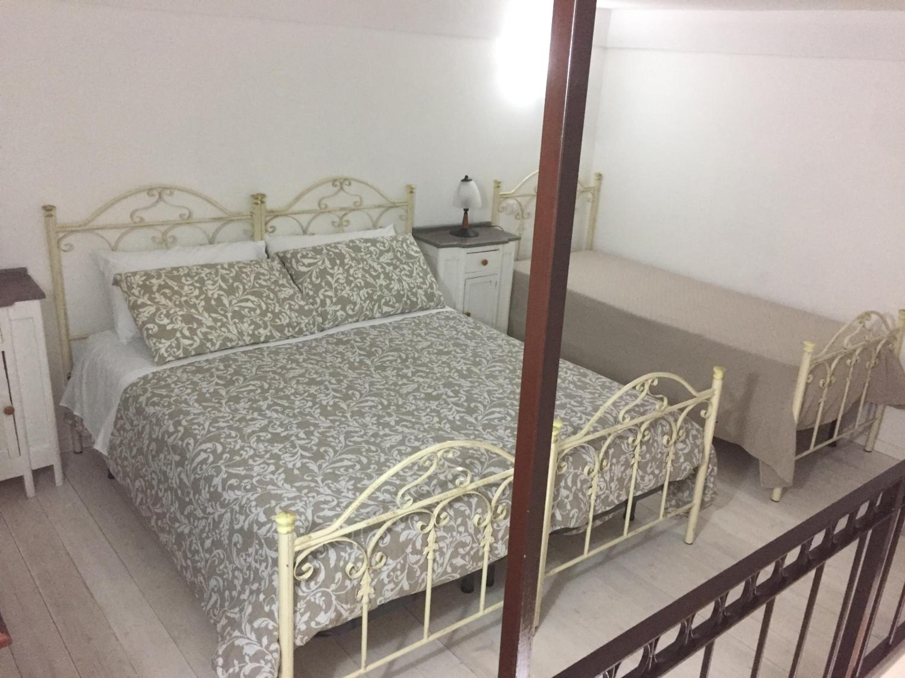 One-Bedroom House - Photo 13