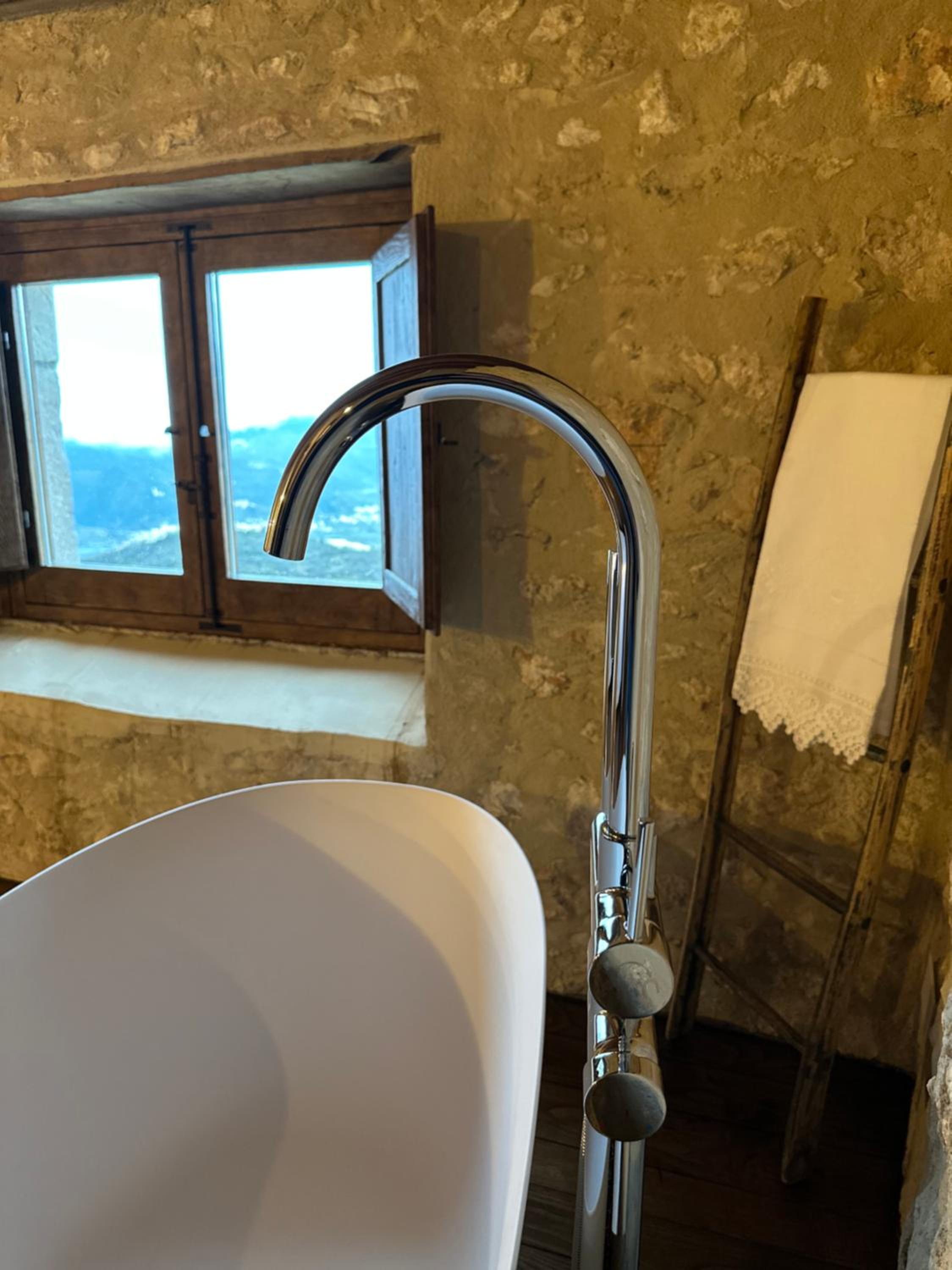 Suite with Mountain View - Photo 7