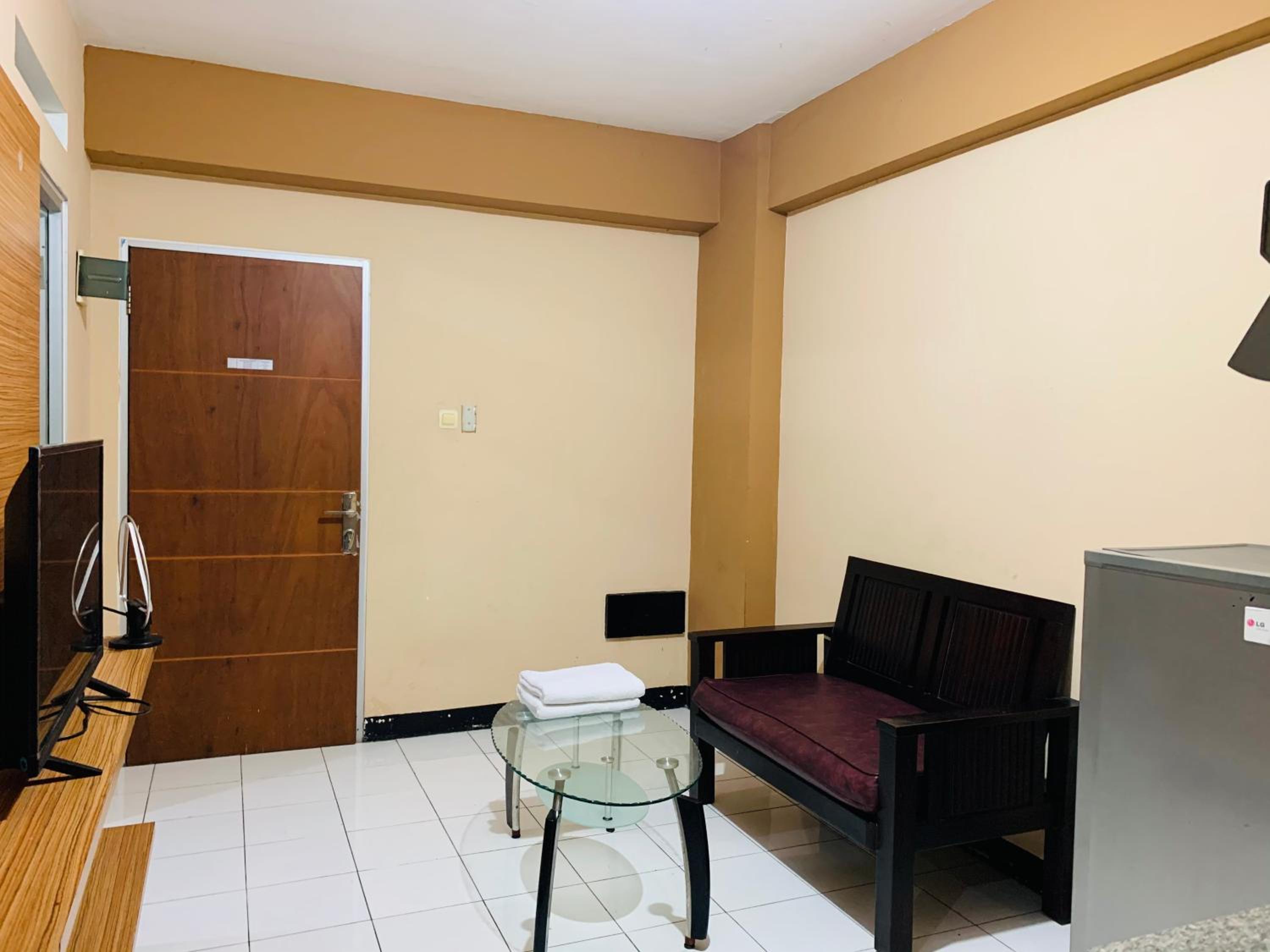 Two-Bedroom Apartment - Photo 2