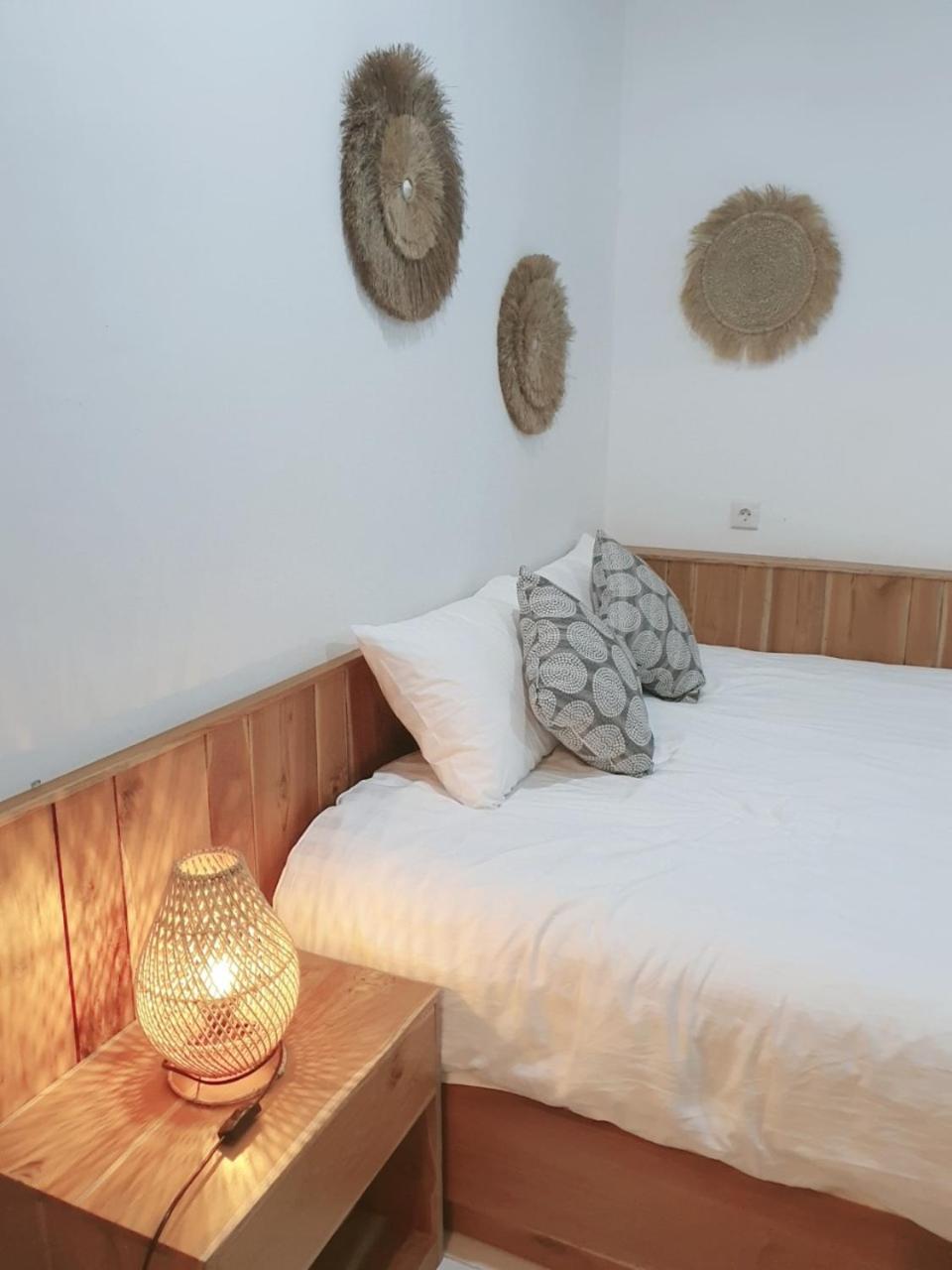 Standard King Room - Photo 11