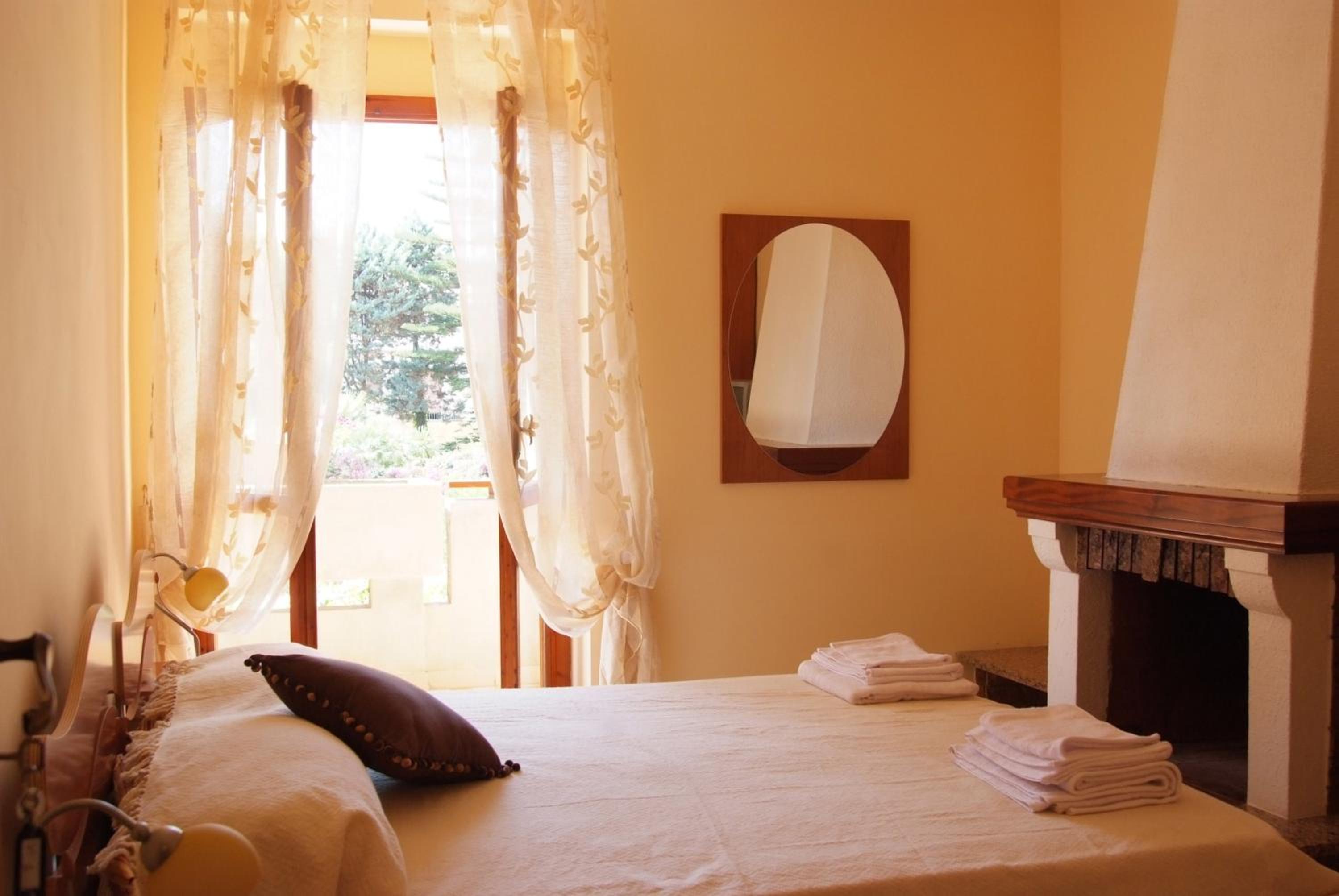 Double or Twin Room with Sea View - Photo 2