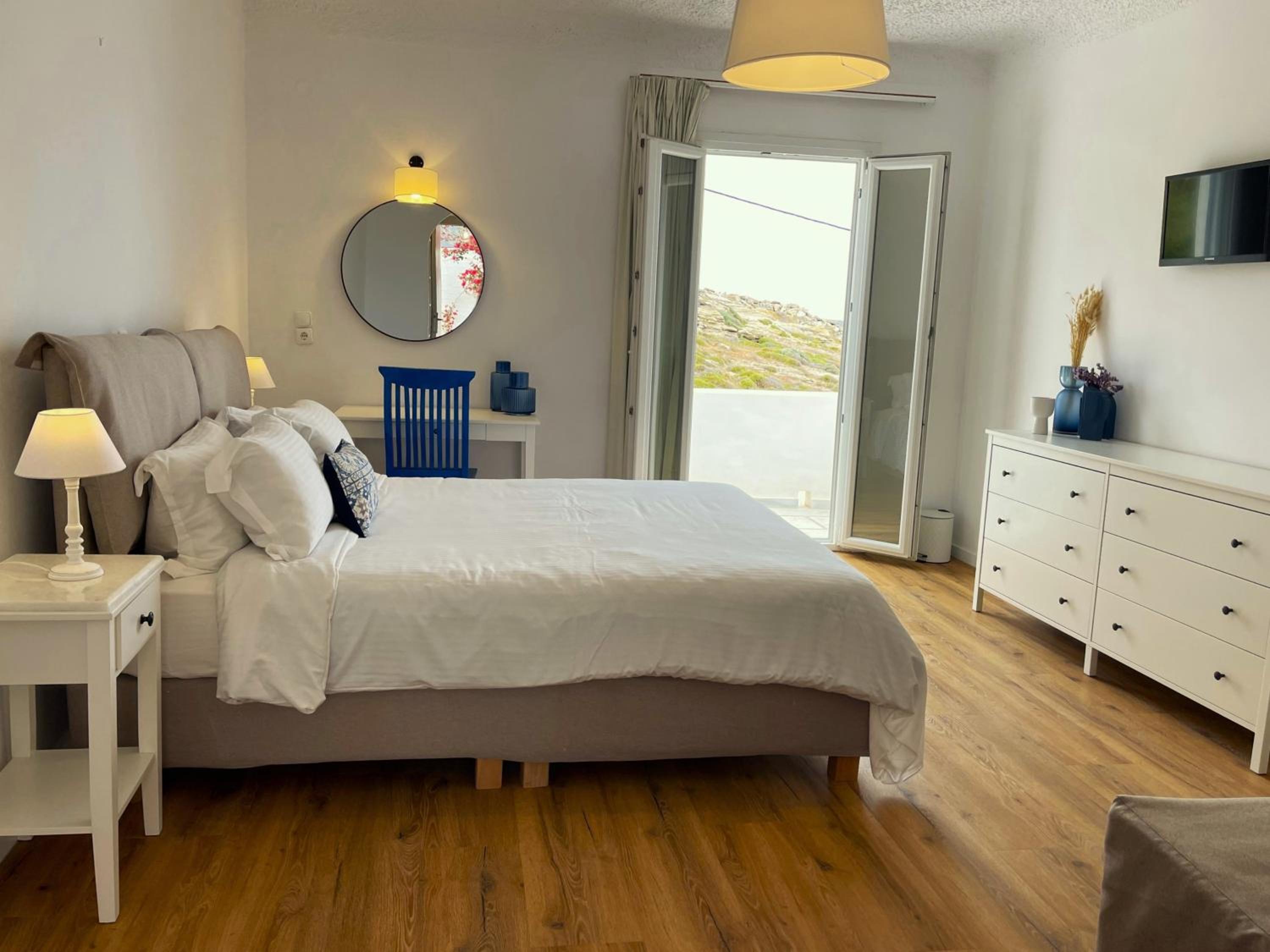 Room with Pool and Sea View photo 2
