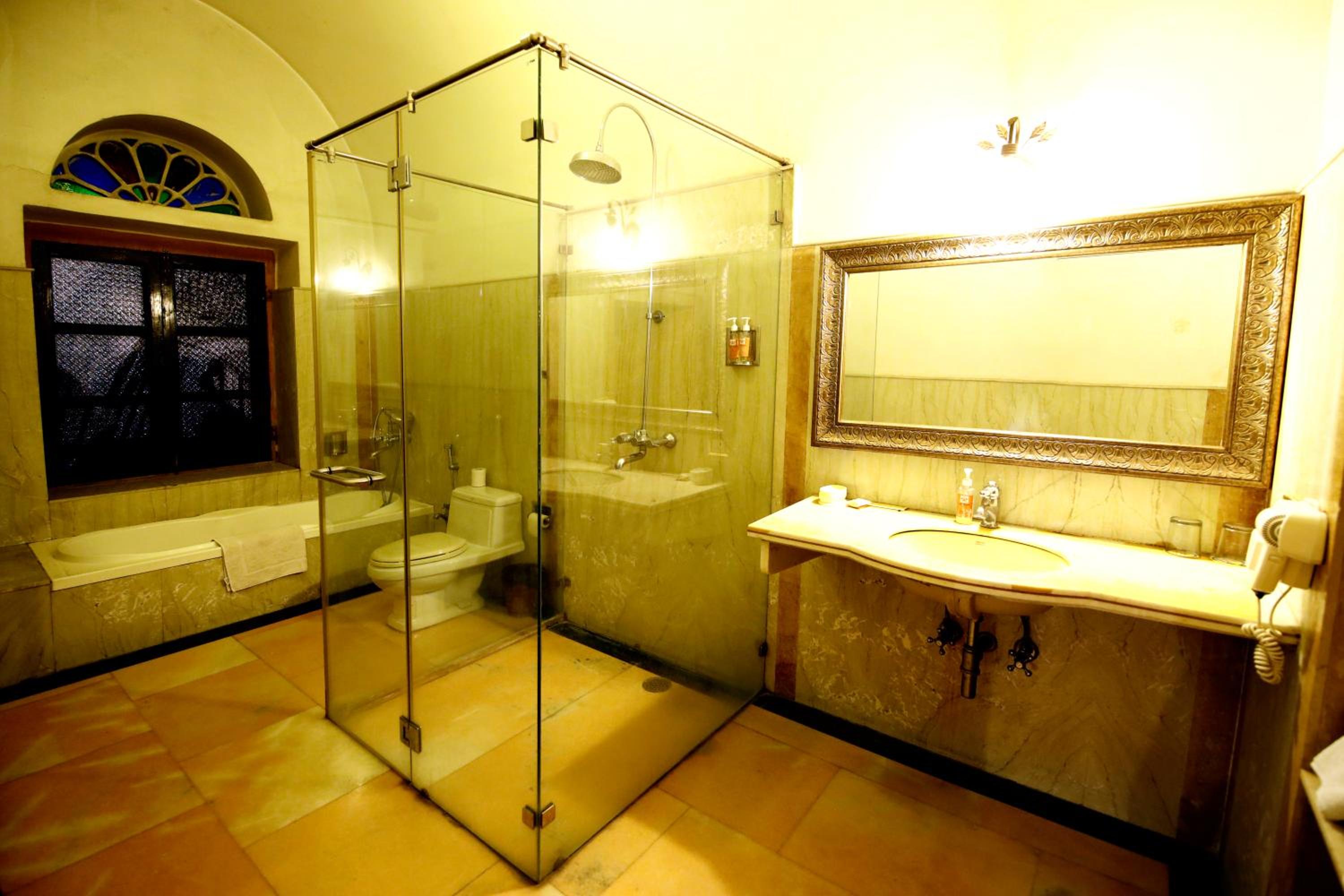 Deluxe Suite- Free early check in by 3 hours (subject to room availability),Complimentary welcome drink,10% discount on Food    photo 2