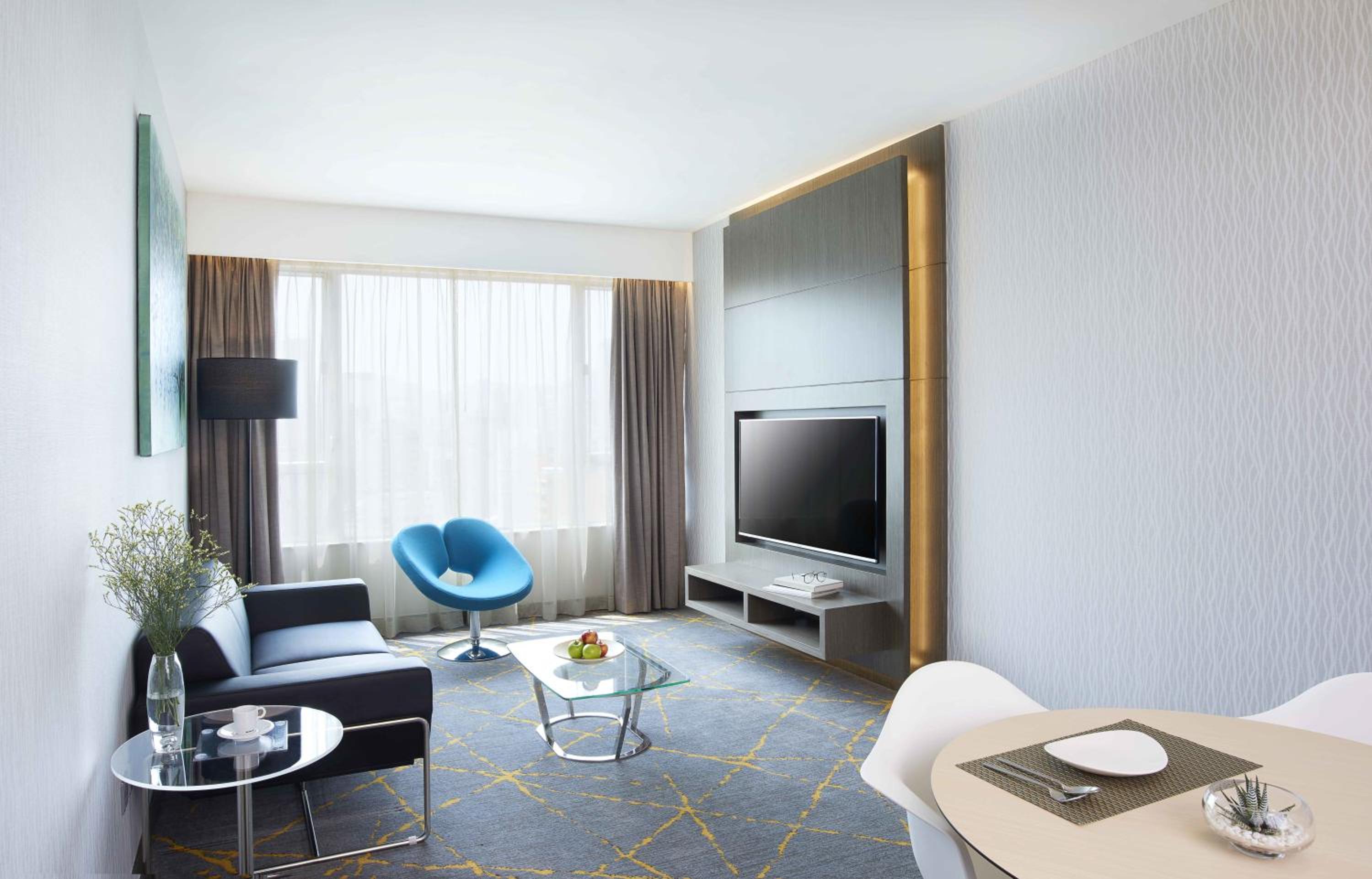 Premier Plus Suite King photo 2