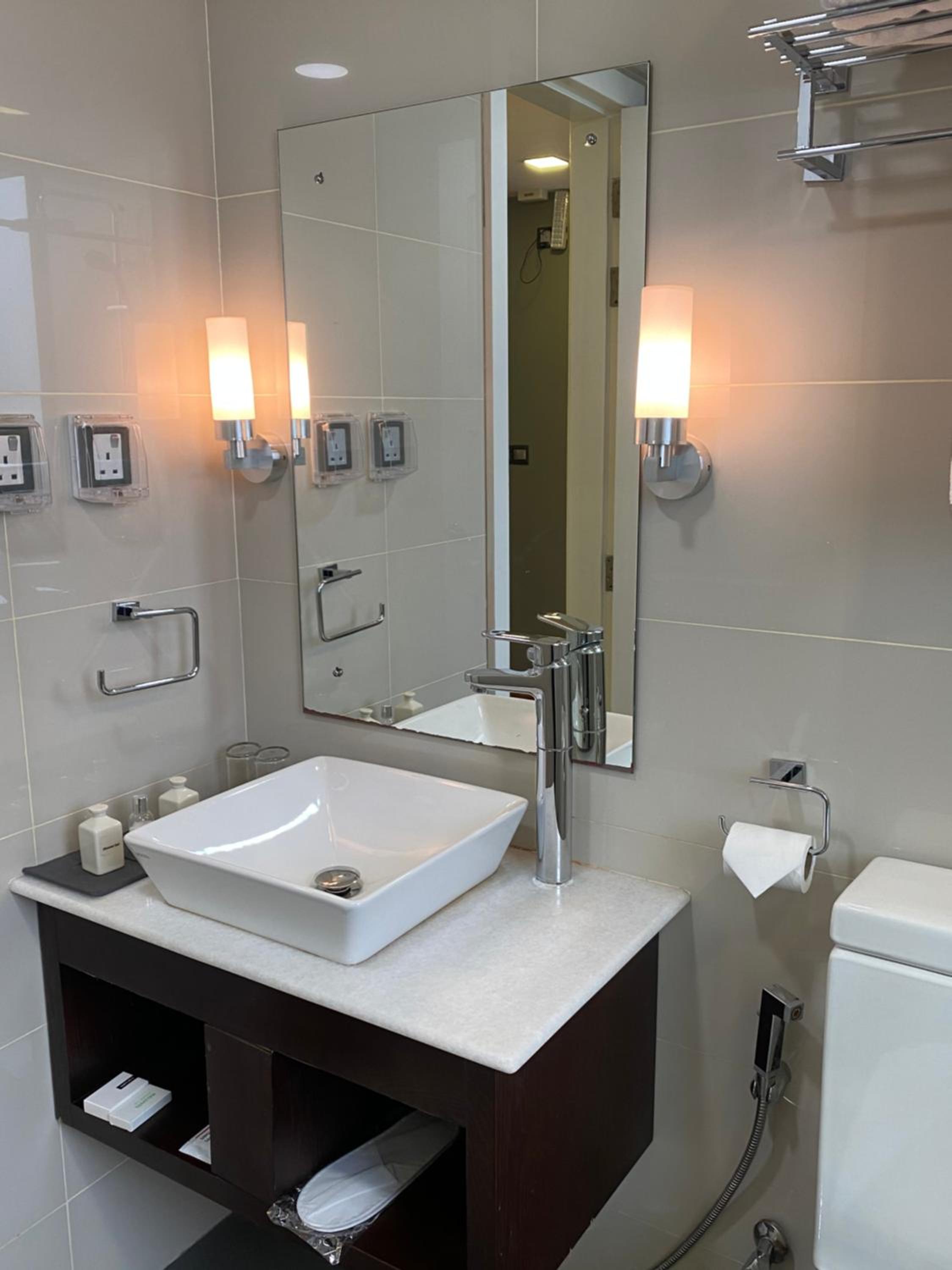 Deluxe Double Room with Balcony & Sea View (Free Return Airport Transfer and 10% off on Food & Beverage) - Photo 18