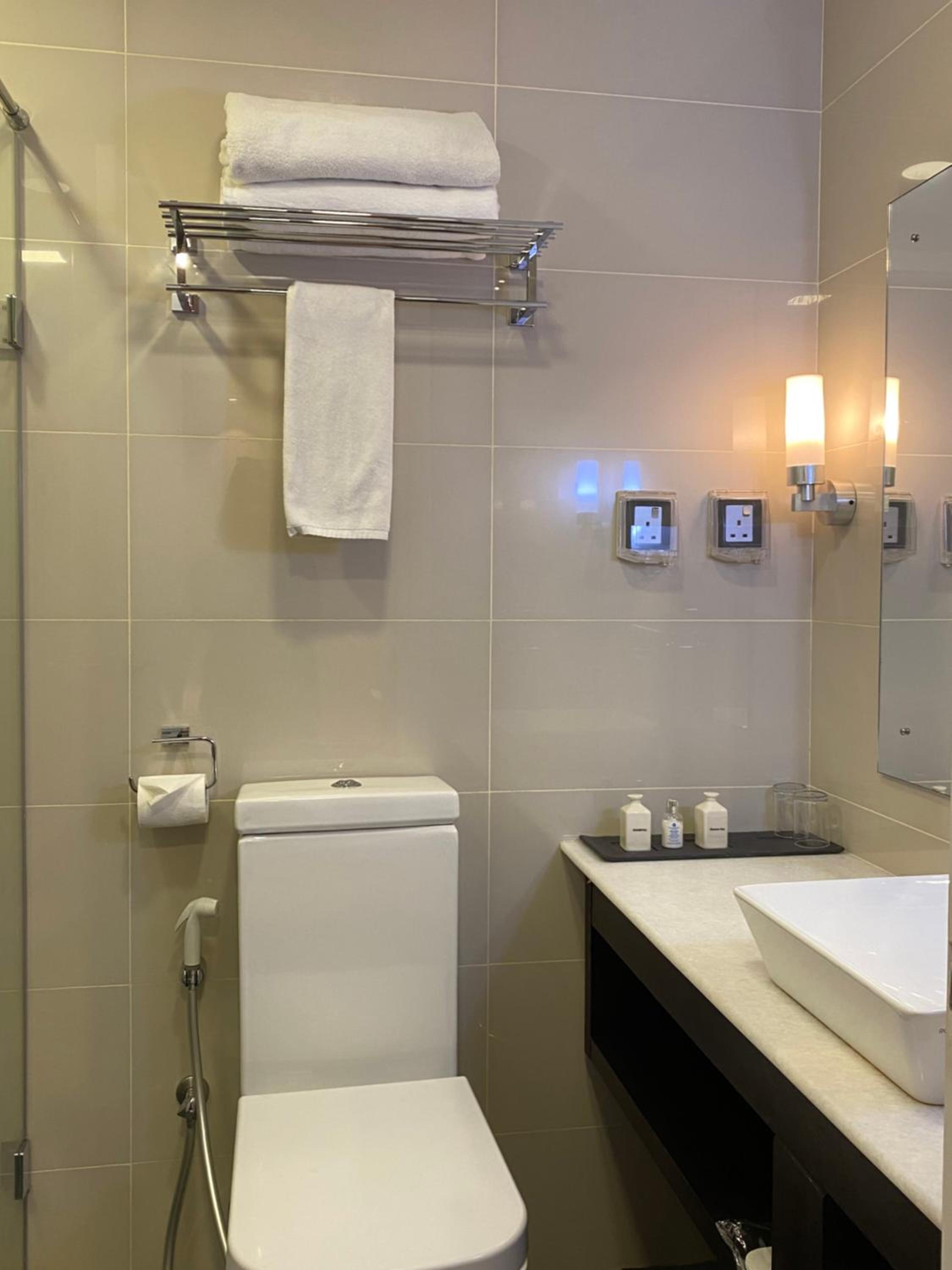 Standard Double Room (Free Return Airport Transfer and 10% off on Food & Beverage) - Photo 15