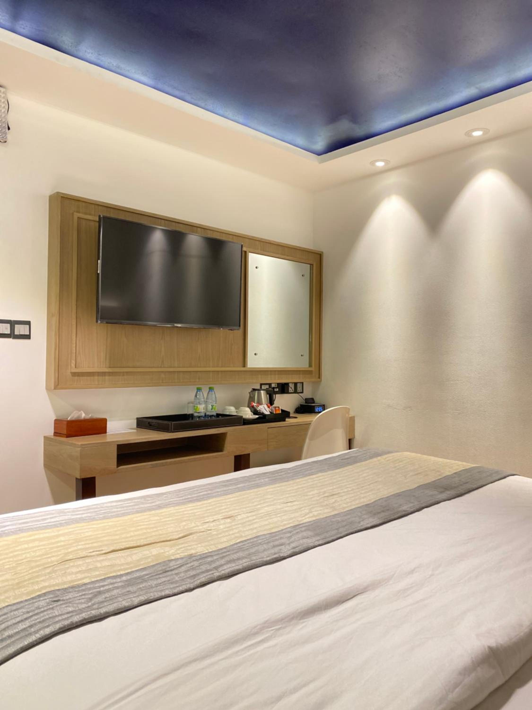 Standard Double Room (Free Return Airport Transfer and 10% off on Food & Beverage) - Photo 6