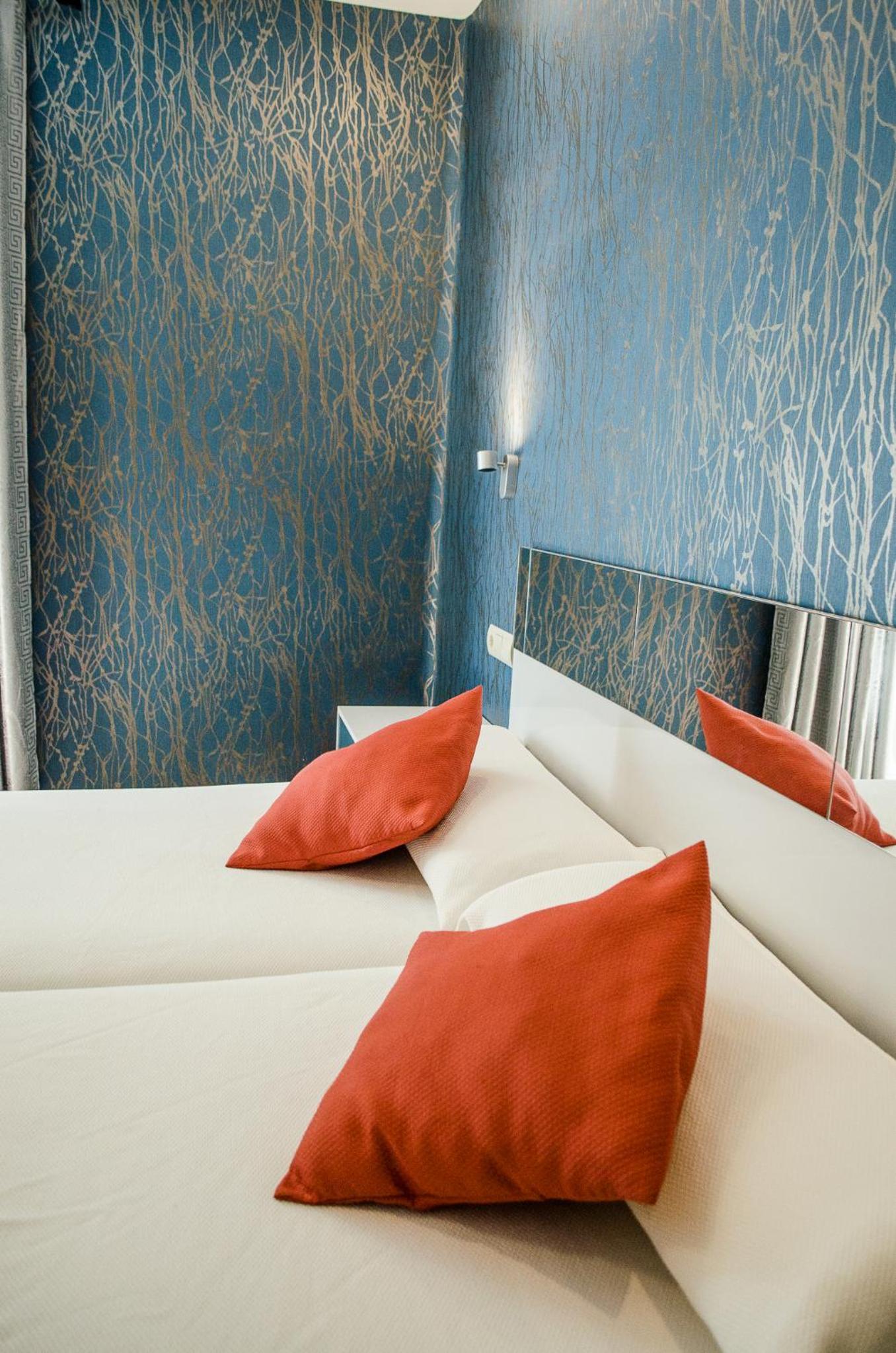 Deluxe Triple Room photo 2